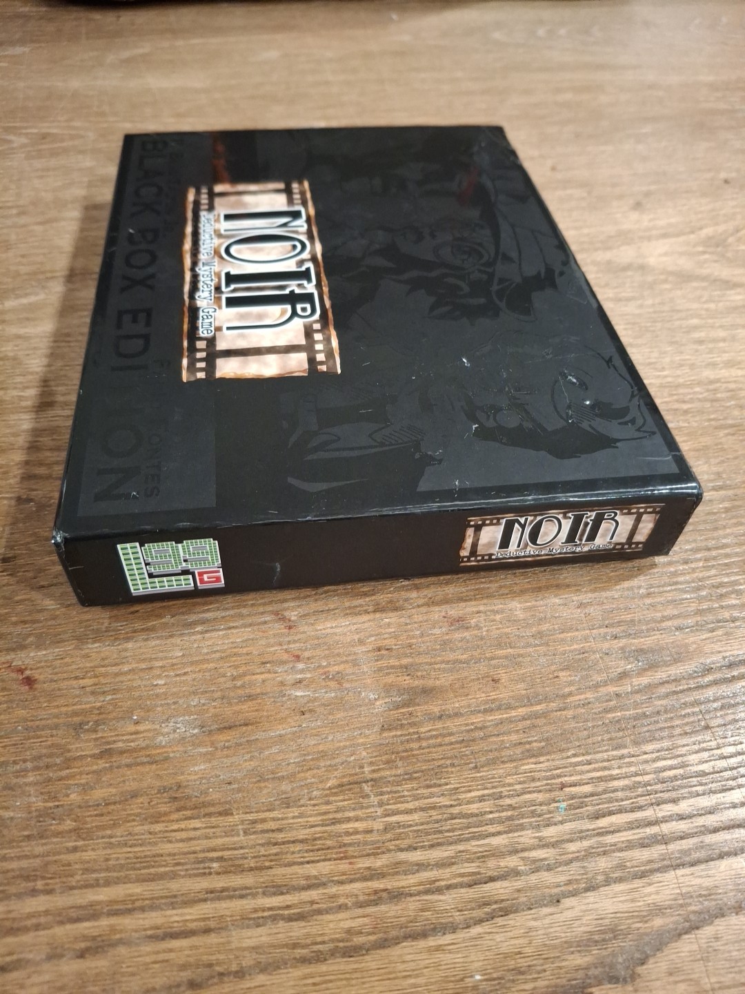 Level 99 Games – NOIR: Deductive Mystery Game Black Box Edition – COMPLETE!