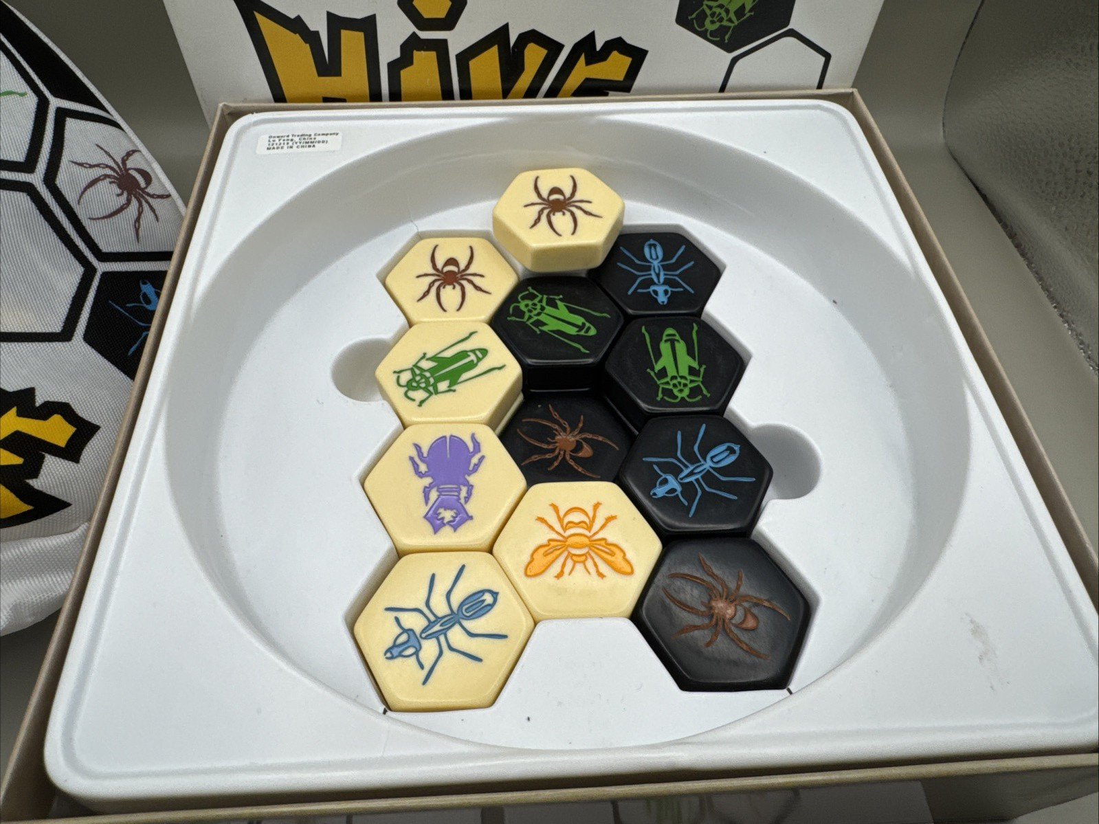 Hive Board Game by John Yianni Smart Zone Games – Complete + Travel Bag Gen42
