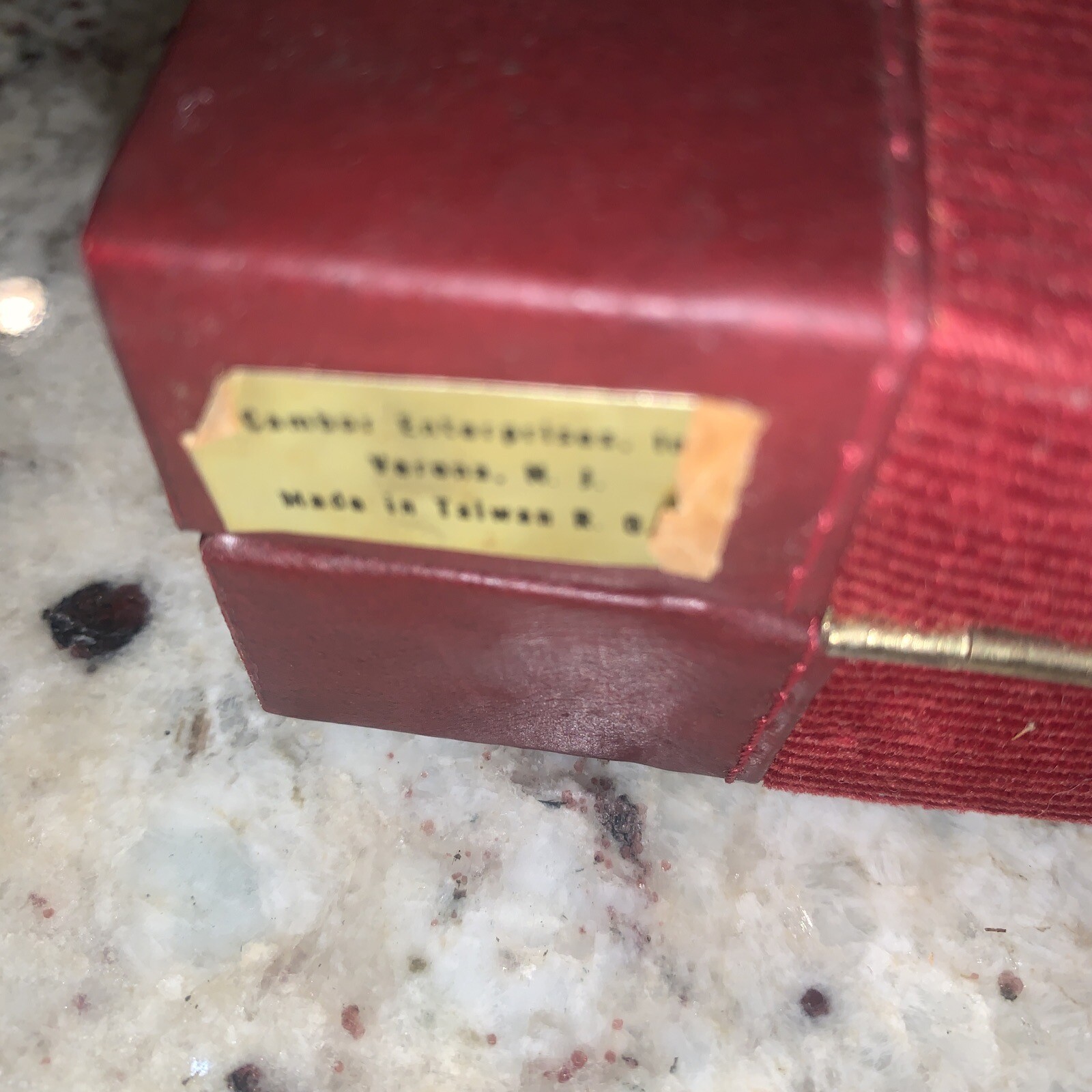Cambor Backgammon Set. 4 Dice Cups Checkers Doubling Cube Maroon Size 11”x8” Vtg