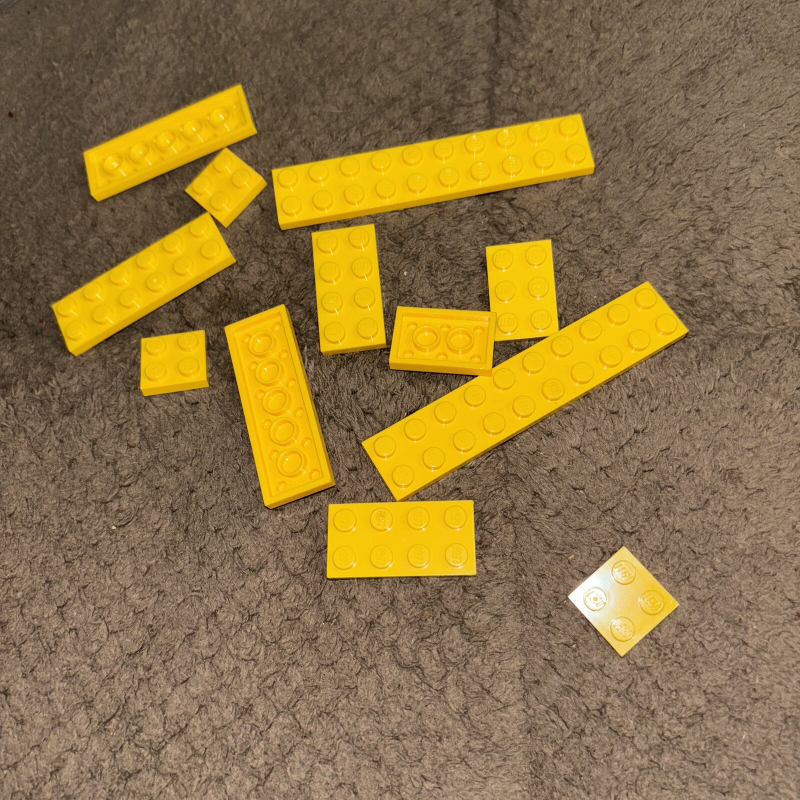 Lego Lot of Yellow Bricks – Please Read Description – Lot 240