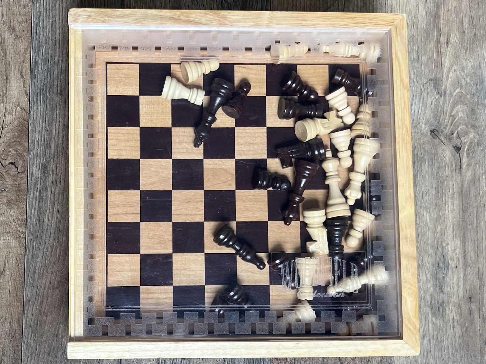 2002 VTG Cardinal Woodfield Collection Wood Chessboard Set & Container