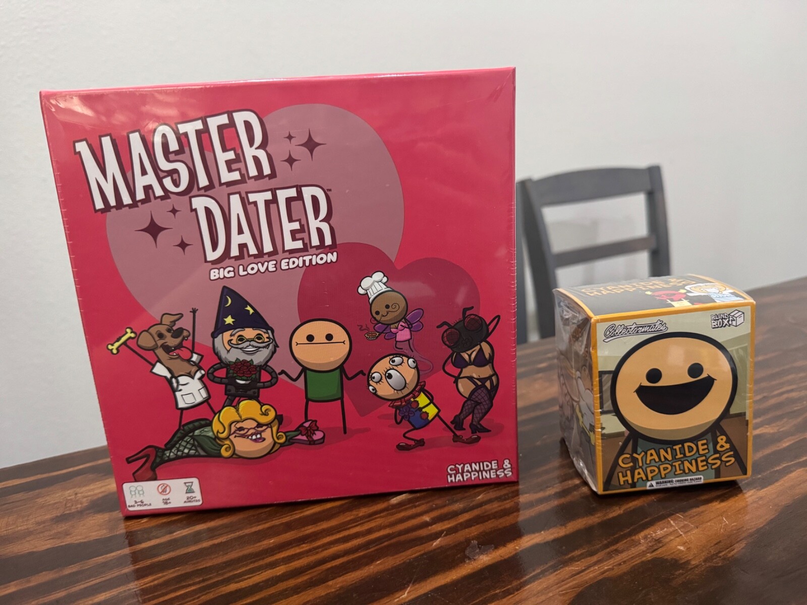 Master Dater: Big Love Edition Cyanide & Happiness Game + Blind Box figurine
