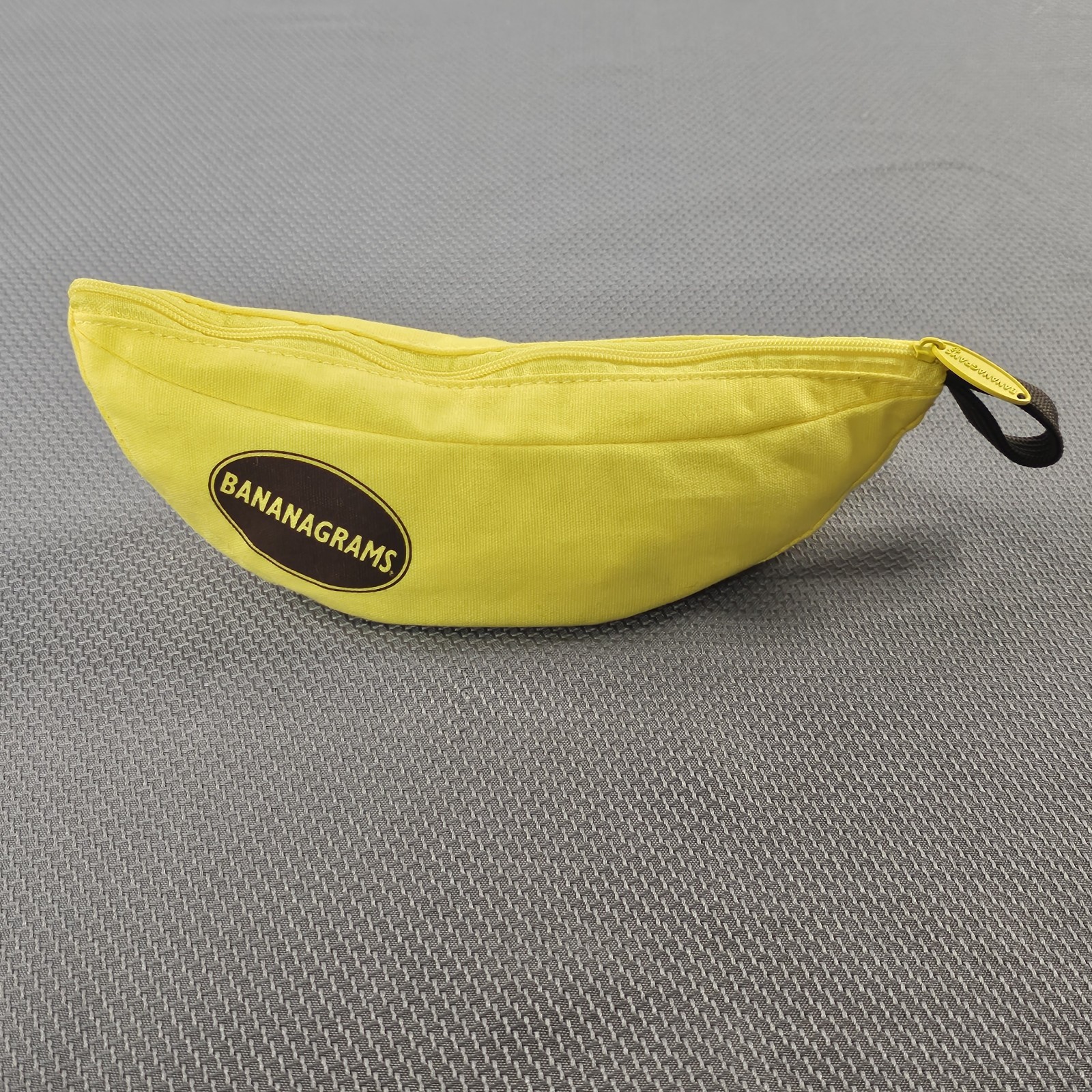 Bananagrams Crossword Family Fun Game Word Play Tiles Banana Bag Complete READ⬇
