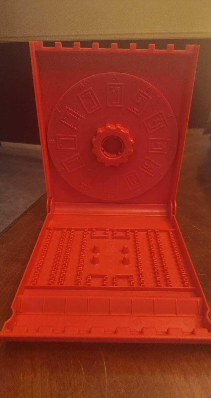 Vintage 1976 Hangman Board Game – Milton Bradley – Box Is In Poor Condition