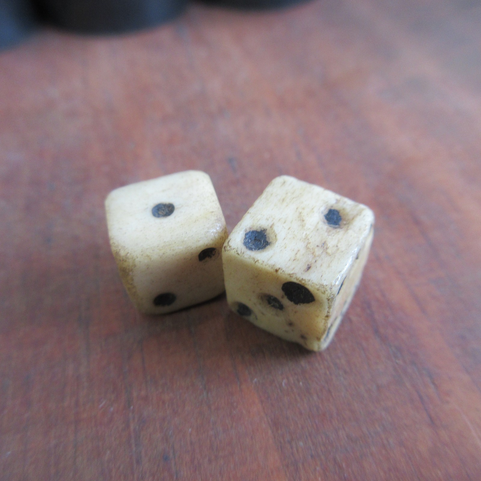 ANTIQUE WOODEN BACKGAMMON SET early wood bone dice?