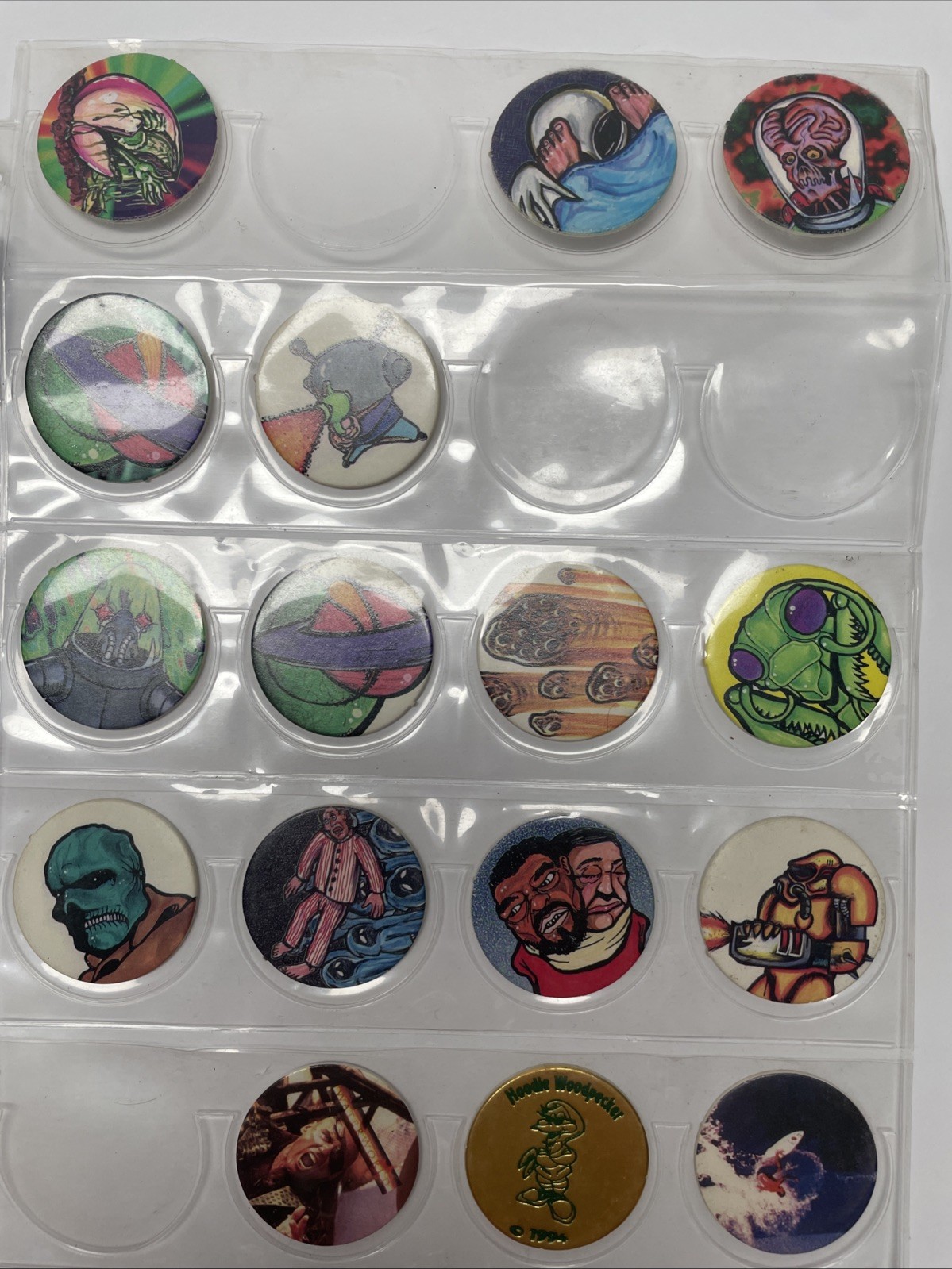 Rare Classic 16 Pogs in Collector Cap Album ~alien ~space~Shiny Foil
