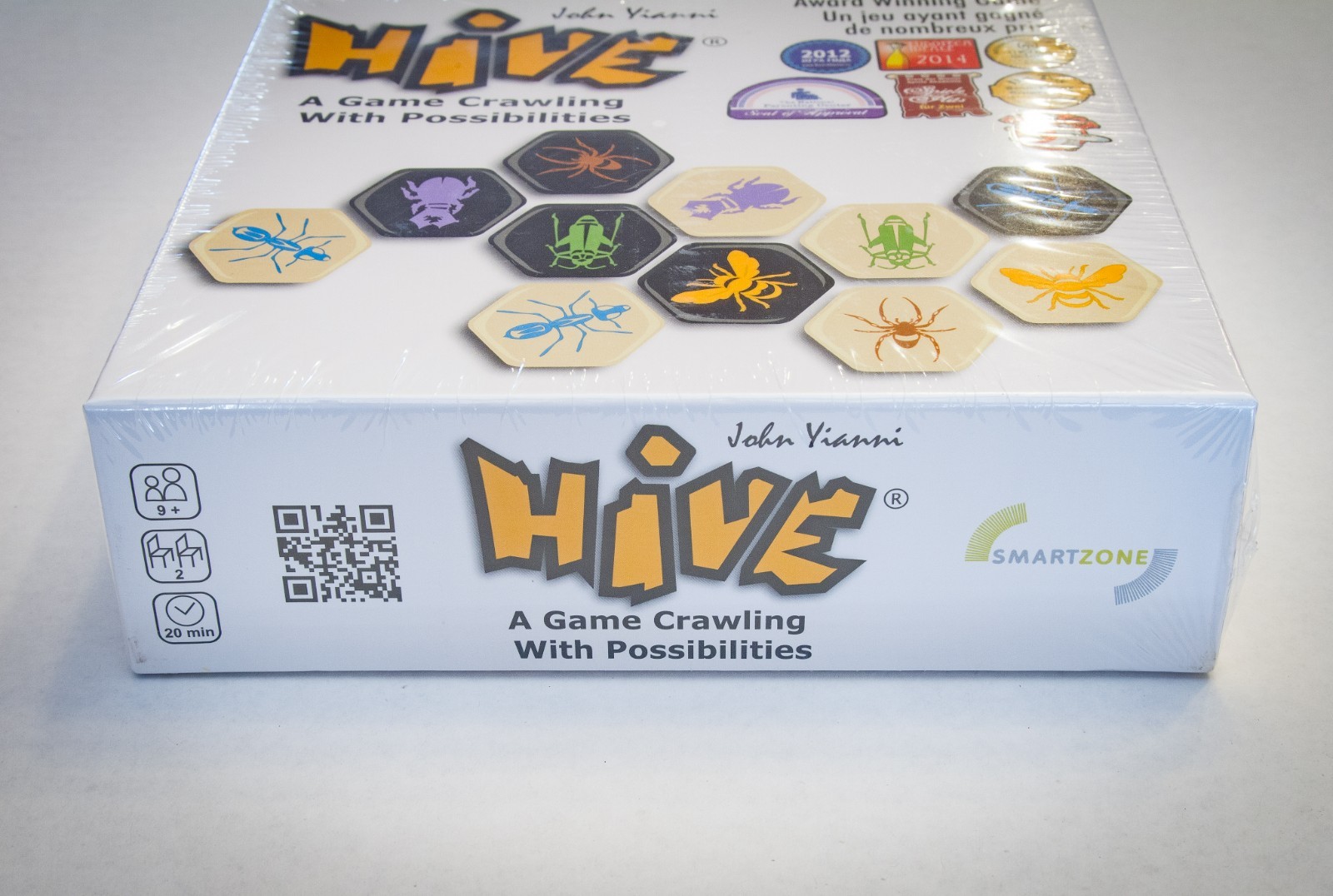 HIVE A Game Crawling with Possibilities Award Winning Game John Yianni NEW