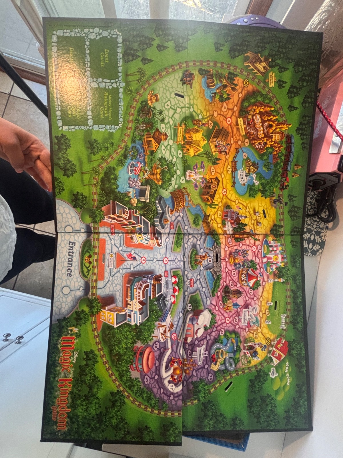 Disney Magic Kingdom NEW 3D Land Board Game Parker Brothers 2004 Complete