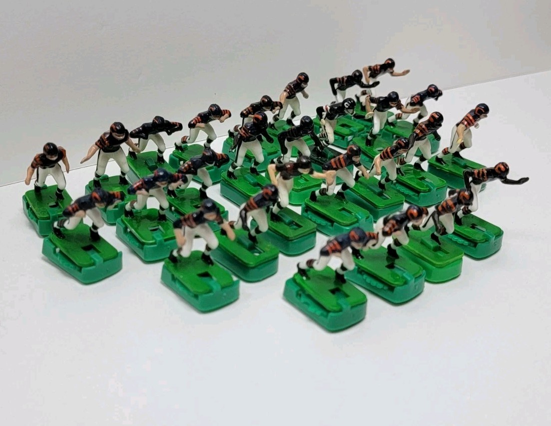 Vintage Tudor Electric Football Game Chicago Bears Figures Lot Of 27 With Bases