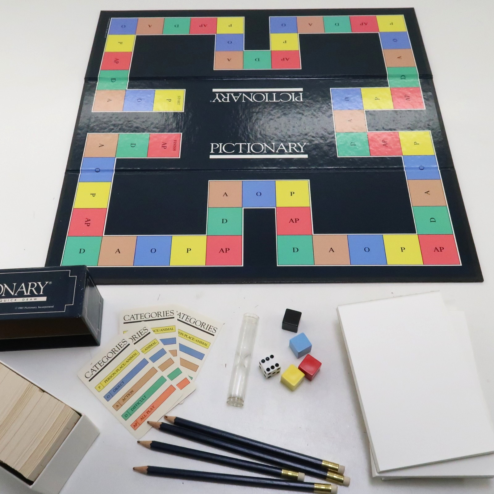 1985 Pictionary First Edition Board Game, 3 to 16 players Ready to play Complete