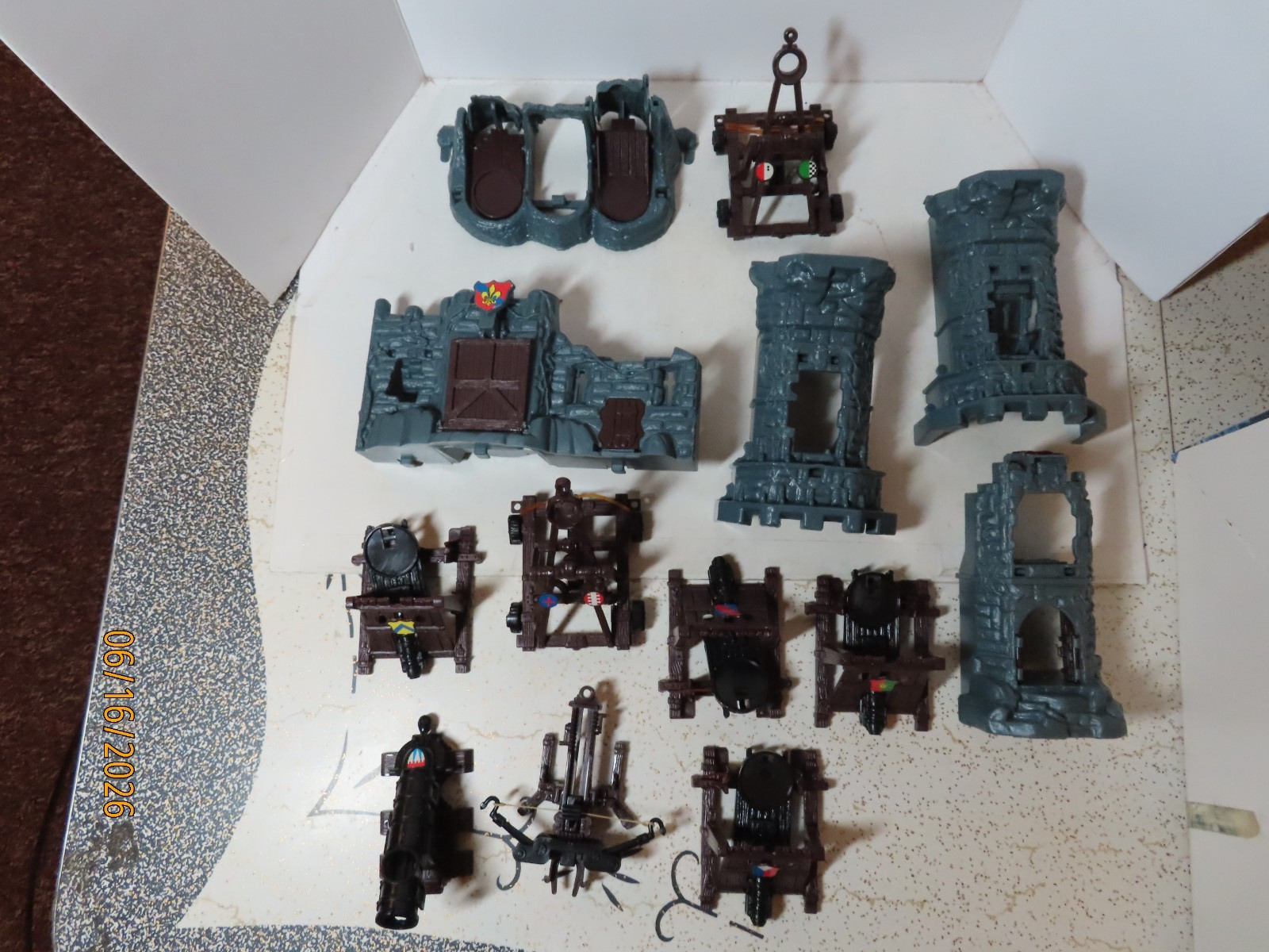1994 Pressman Weapons & Warriors Castle Combat Set Board Game Almost Complete