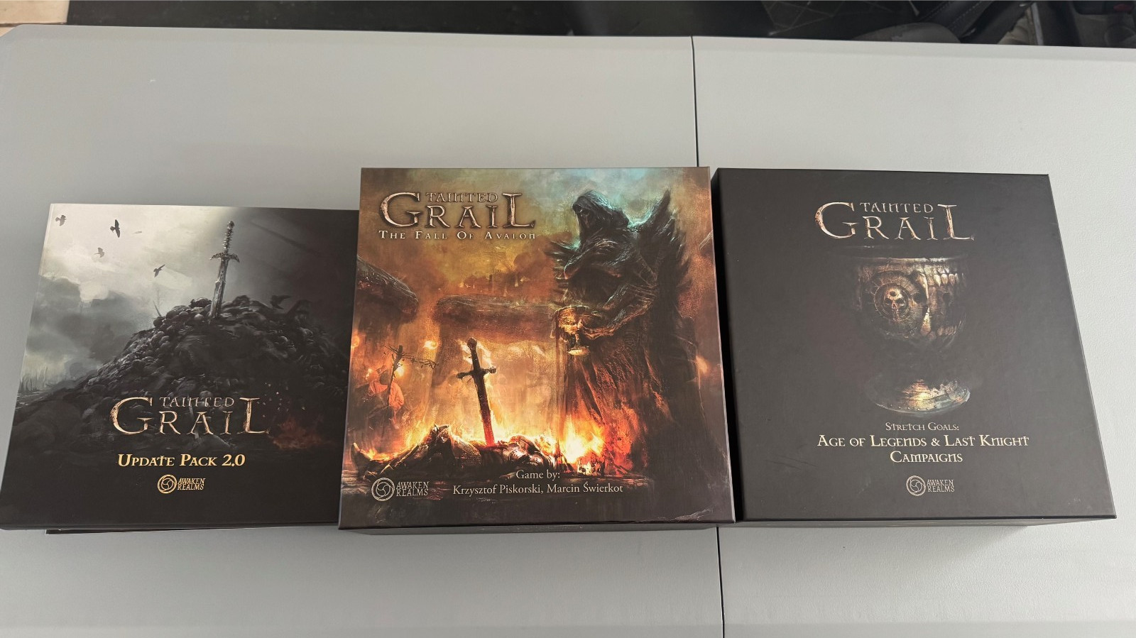 Tainted Grail: The Fall of Avalon LOT W/STTRECH GOALS & 2.0 – BASE Game Painted