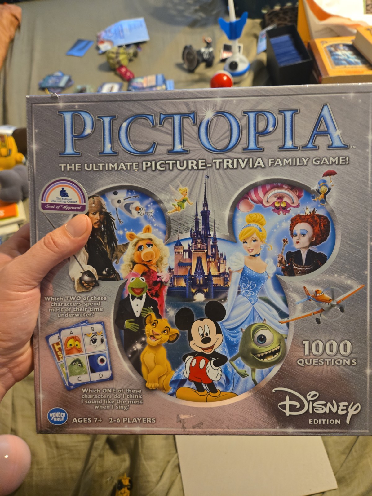 DISNEY Edition PICTOPIA Ultimate Picture-Trivia Family Game