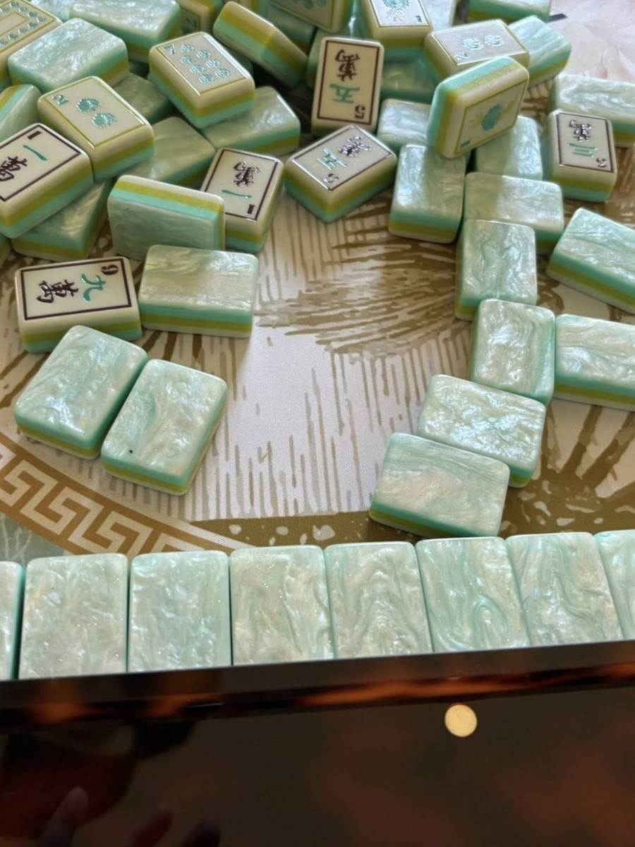 160Pcs 4-Layer Acrylic Ocean Shell Engraved American Mahjong Set