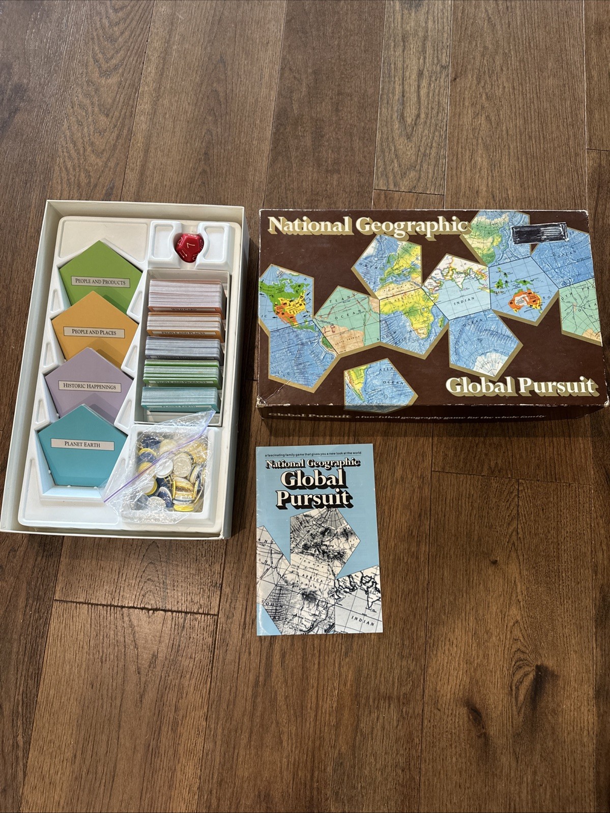 Global Pursuit National Geographic Game Board Game 1987 Complete With Map
