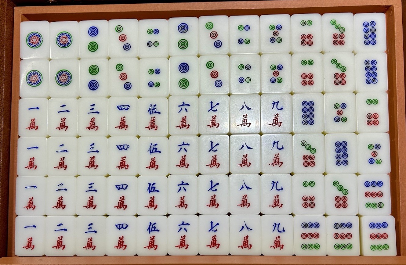 Vtg 60s Triple Layer Yellow Lucite Mahjong Set 148 Hand Carved & Painted Tiles