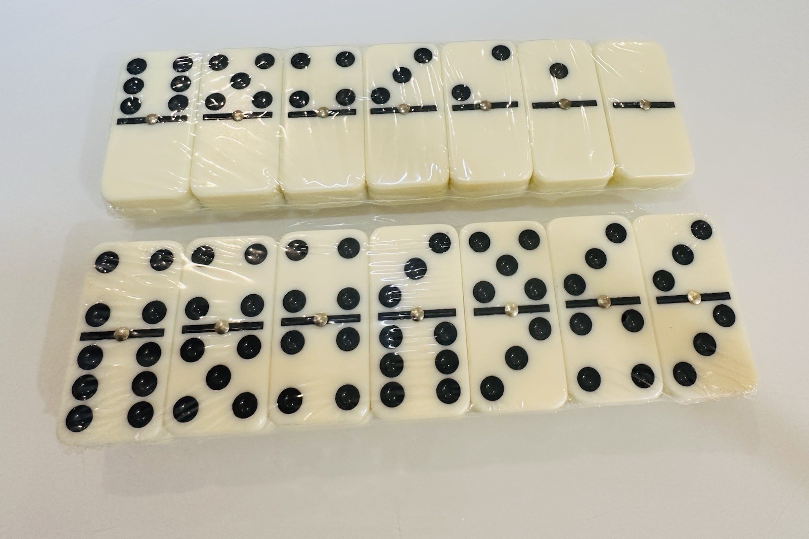 Dominoes Set of 28 MANOR Hialeah in Wooden Case NEW