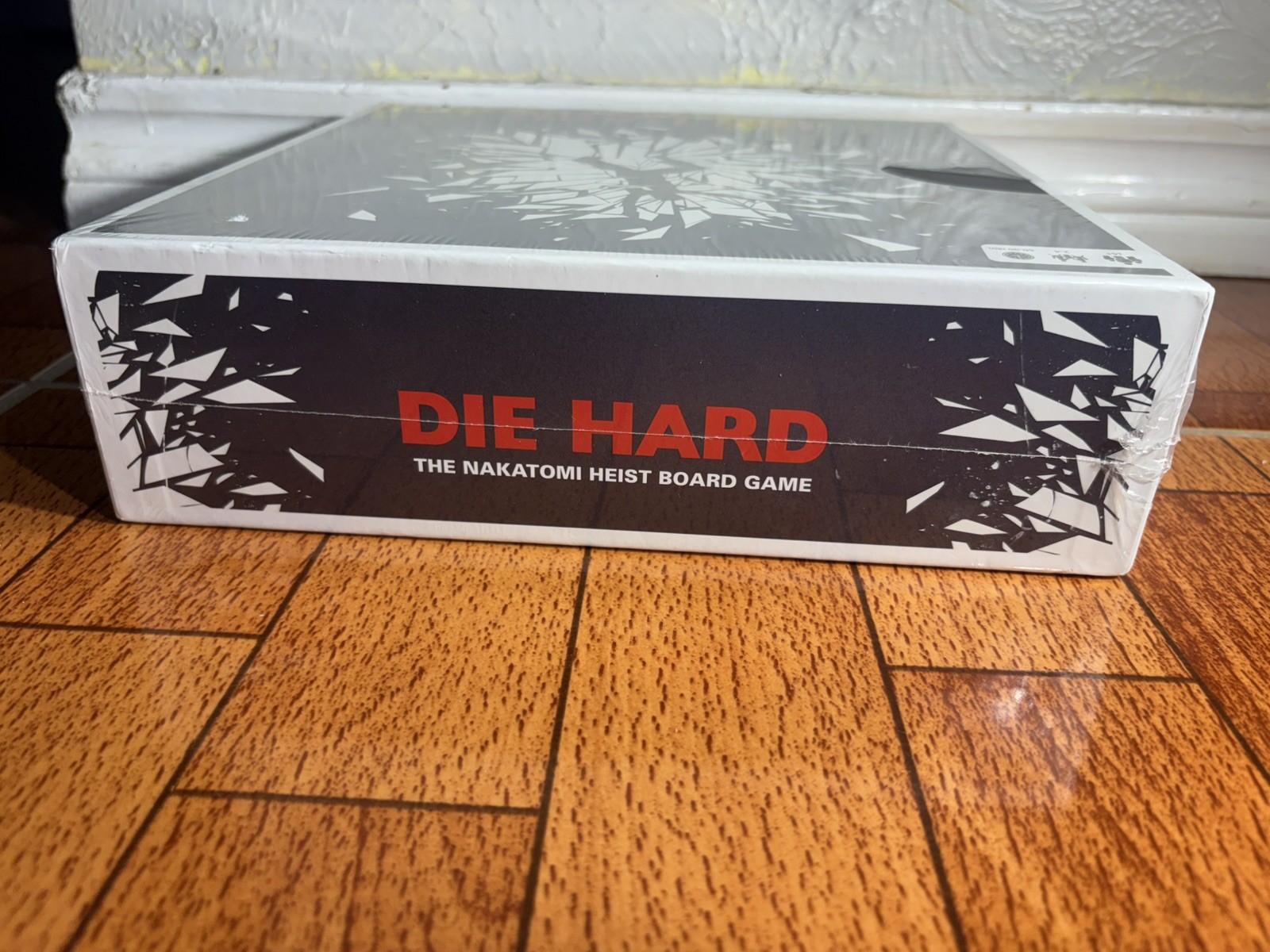 Die Hard Nakatomi Heist Board Game YKYMF Bonus Pin New Sealed Christmas Classic