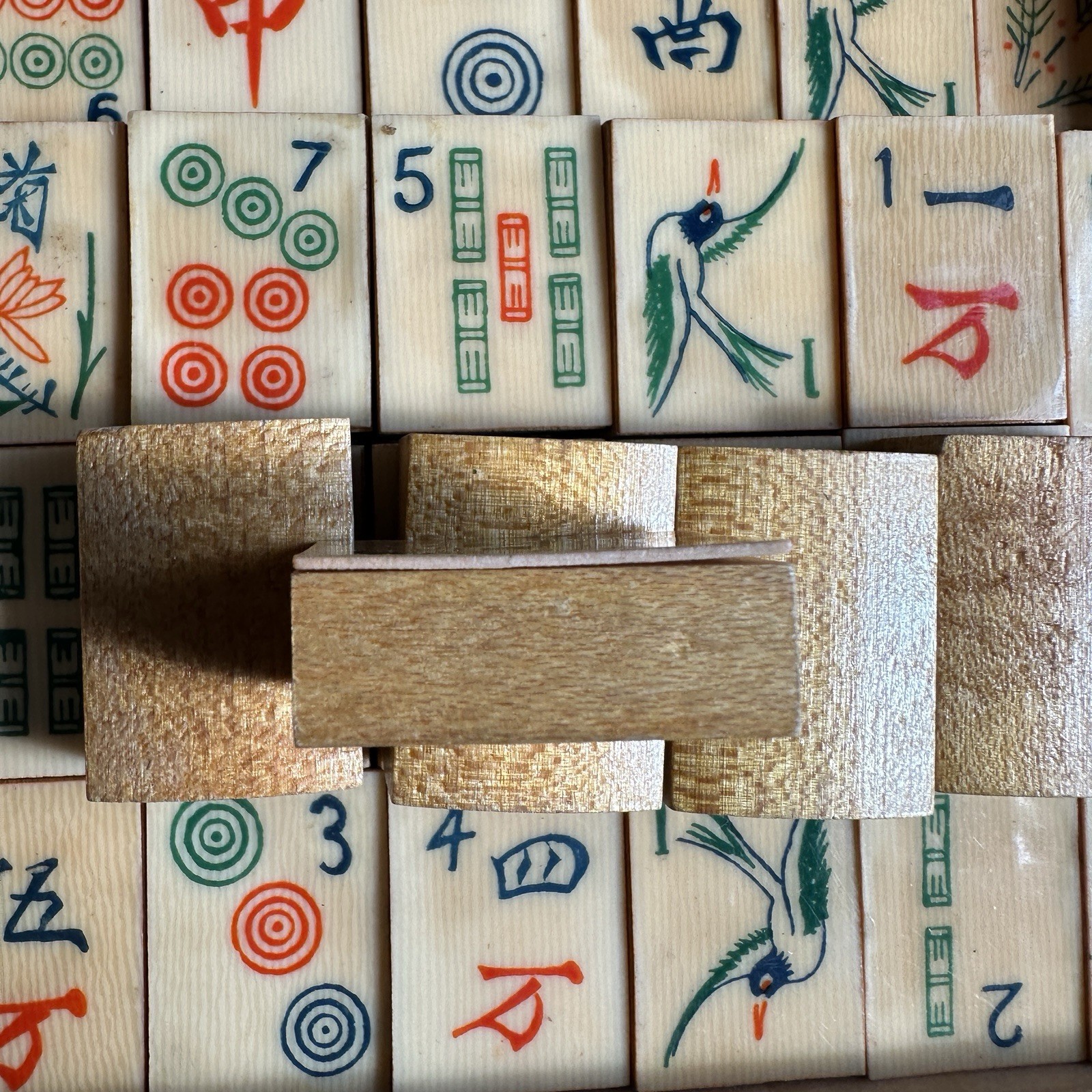 Vintage Chinese Mandarin Mahjong Game Set 144 Tiles Wood Relief Box