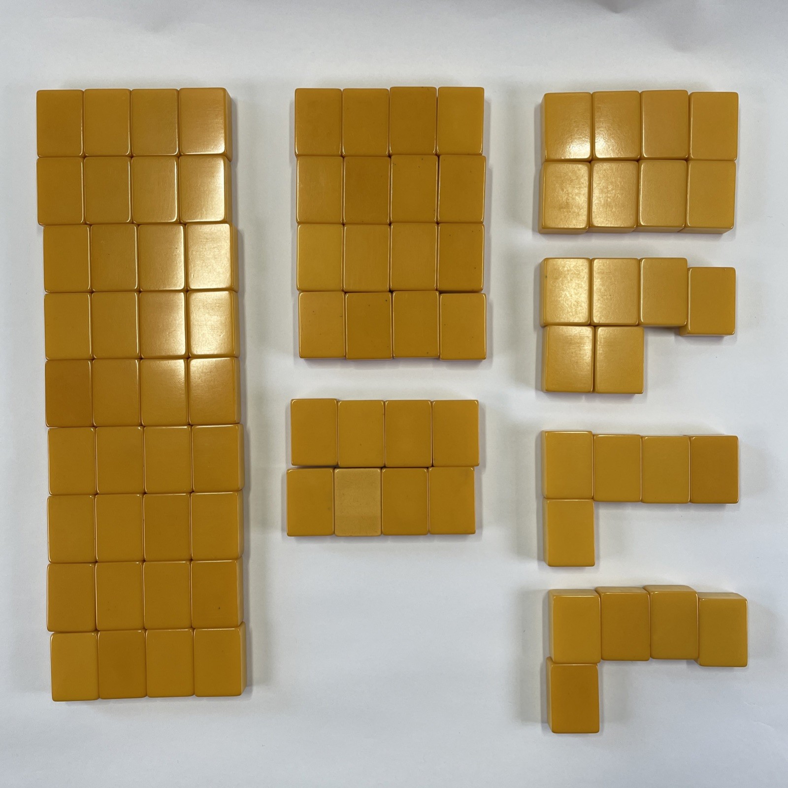 Vtg Bakelite Butterscotch Mahjong Set 168 Tiles 4 Racks in Locking Hard Case