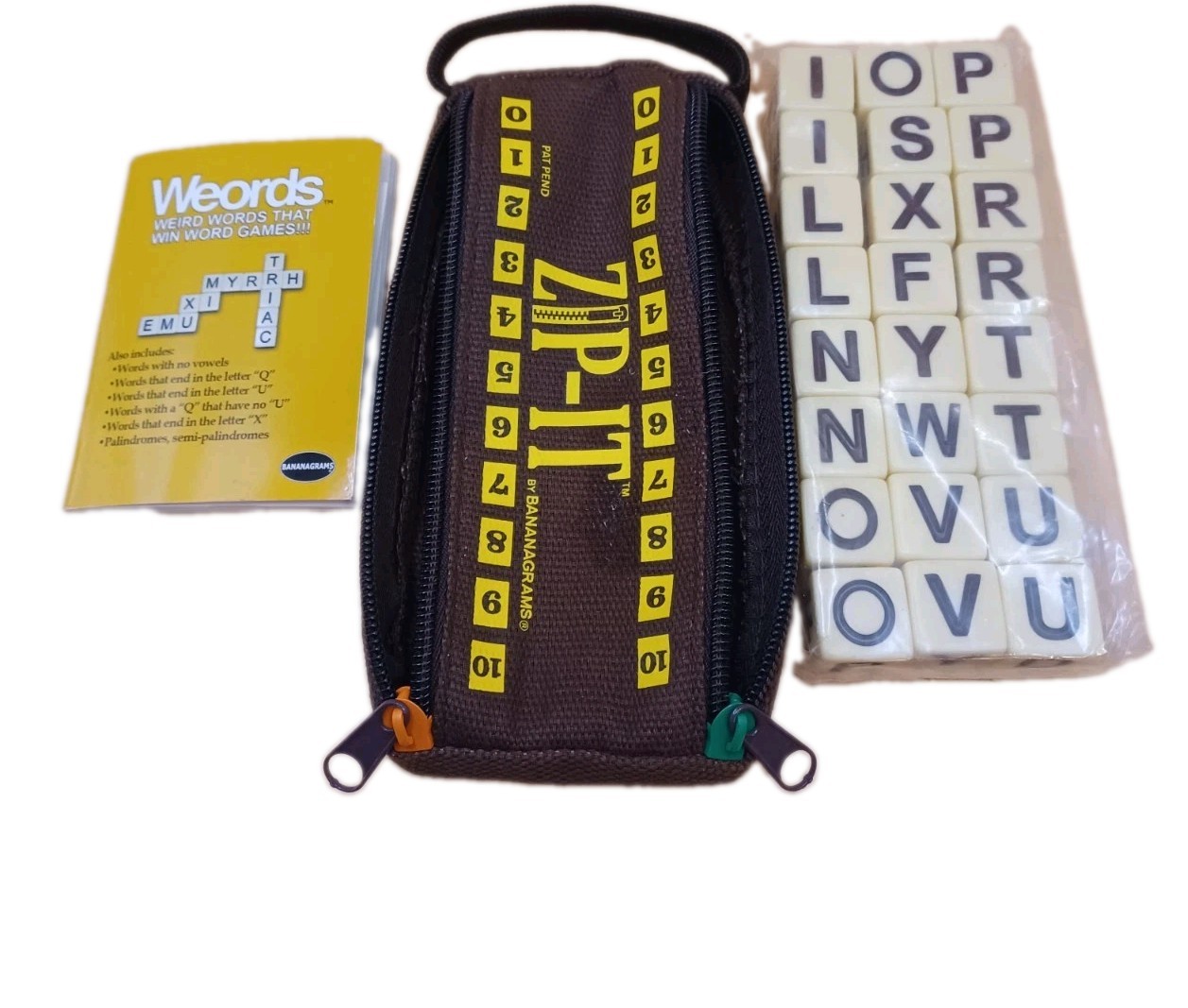 Zip-It by Bananagrams 20 Second Crossword Race Game Compact- Dice Still Unopened