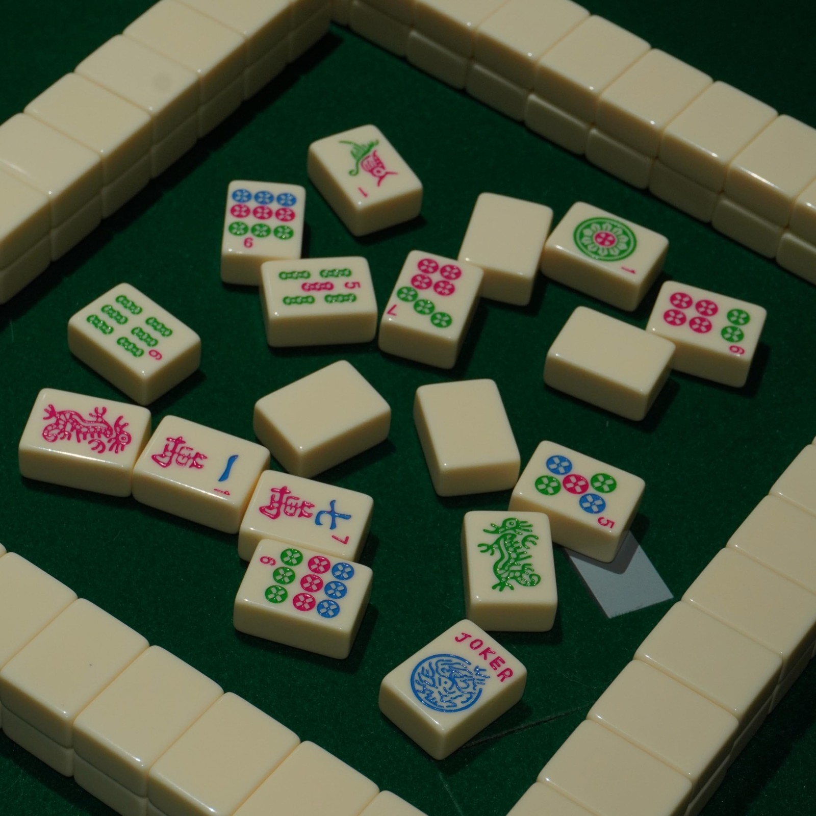 Colorful Mahjong Tile Set with 2 Dice, 166 Engraved Tiles (1.2”) – American Styl