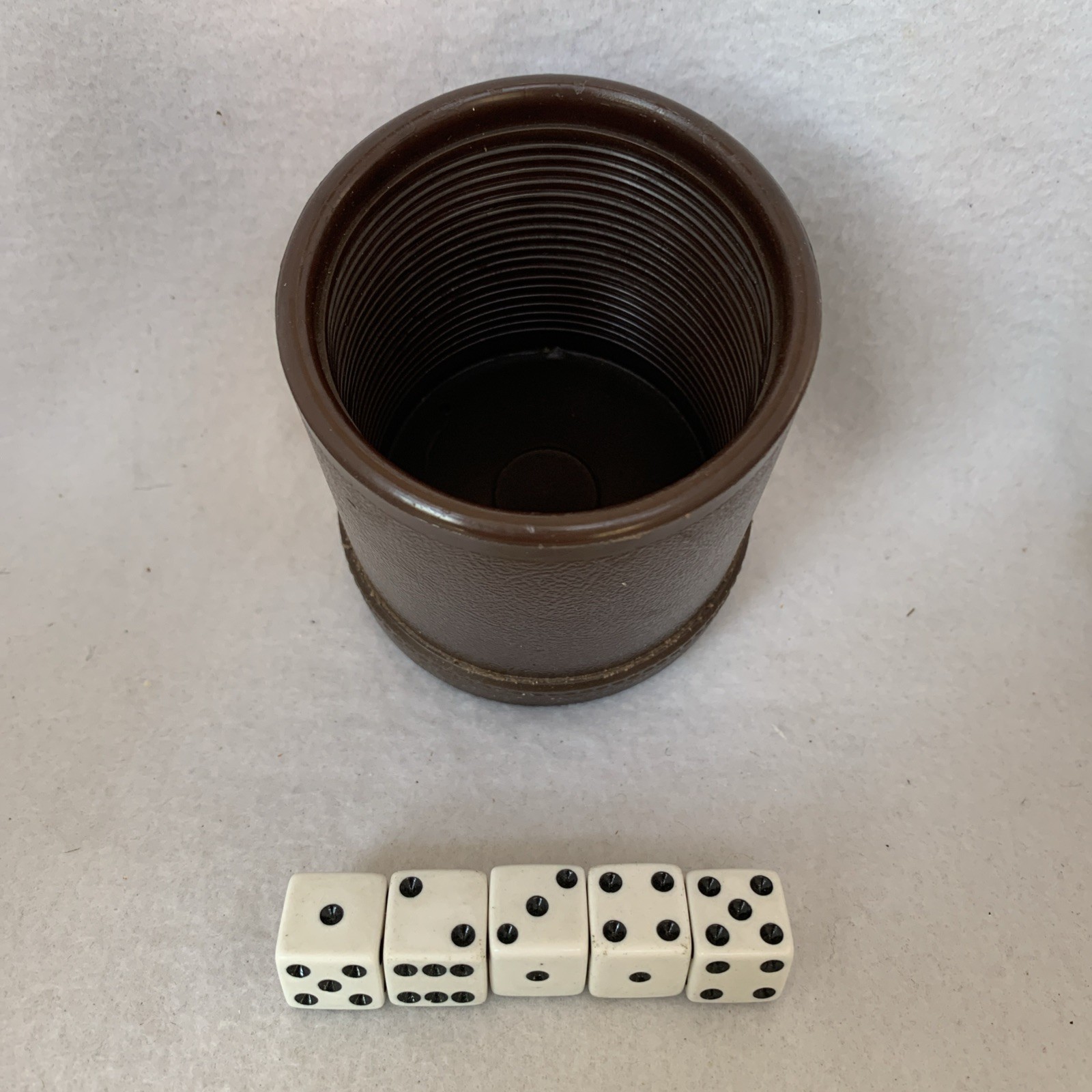 Aviator VTG Dice Cup w/ 5 Dice Included | Yahtzee Liar’s Dice 3-Man