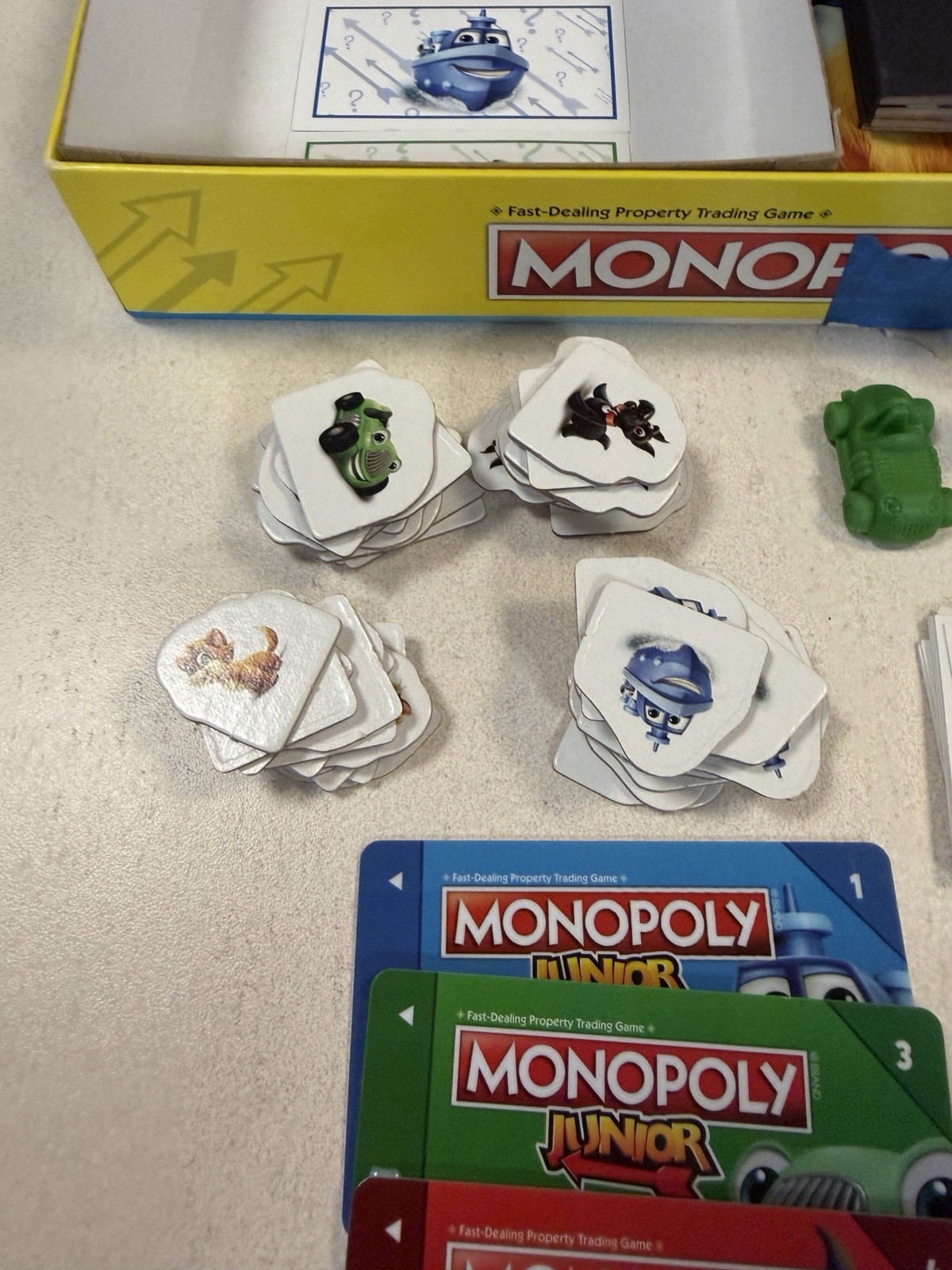 Monopoly Junior Electronic Banking Ages 5 and up 2-4 players Board Game Read