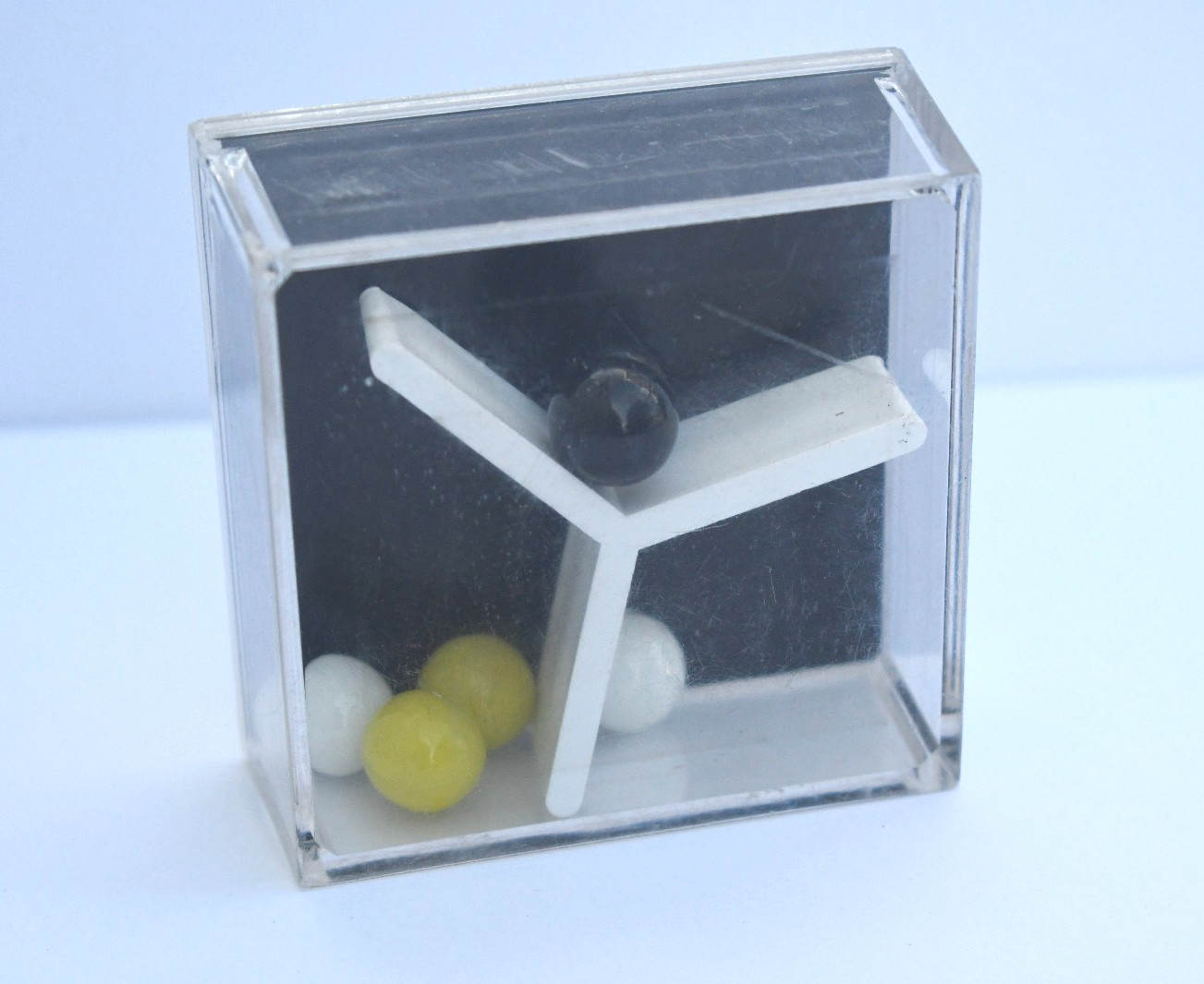 Vintage 1974 Reiss Games Puzzle Self Contained Marble Dexterity Game 1970s
