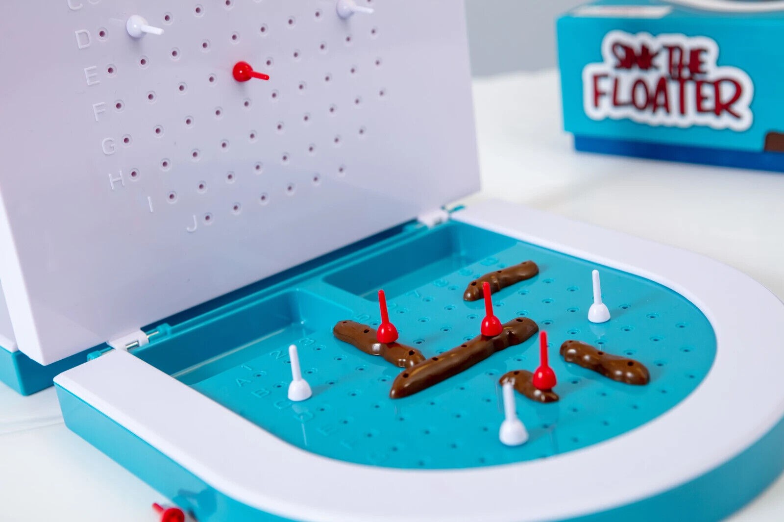 Sink The Poop Floater Board Game 2 Player Children Funny Stink Fart Toilet Turd
