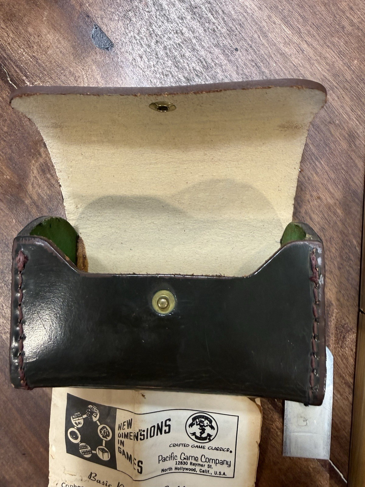 1950’s Pacific Game Company Cribbage Folding Board w/ Leather Case Pegs Rules