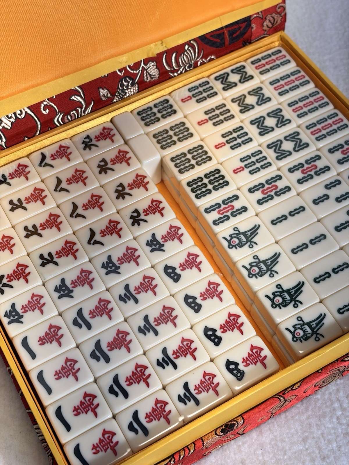 Hey! Play! Chinese Mahjong Game Set with 146 Tiles, Dice, and Ornate Storage…