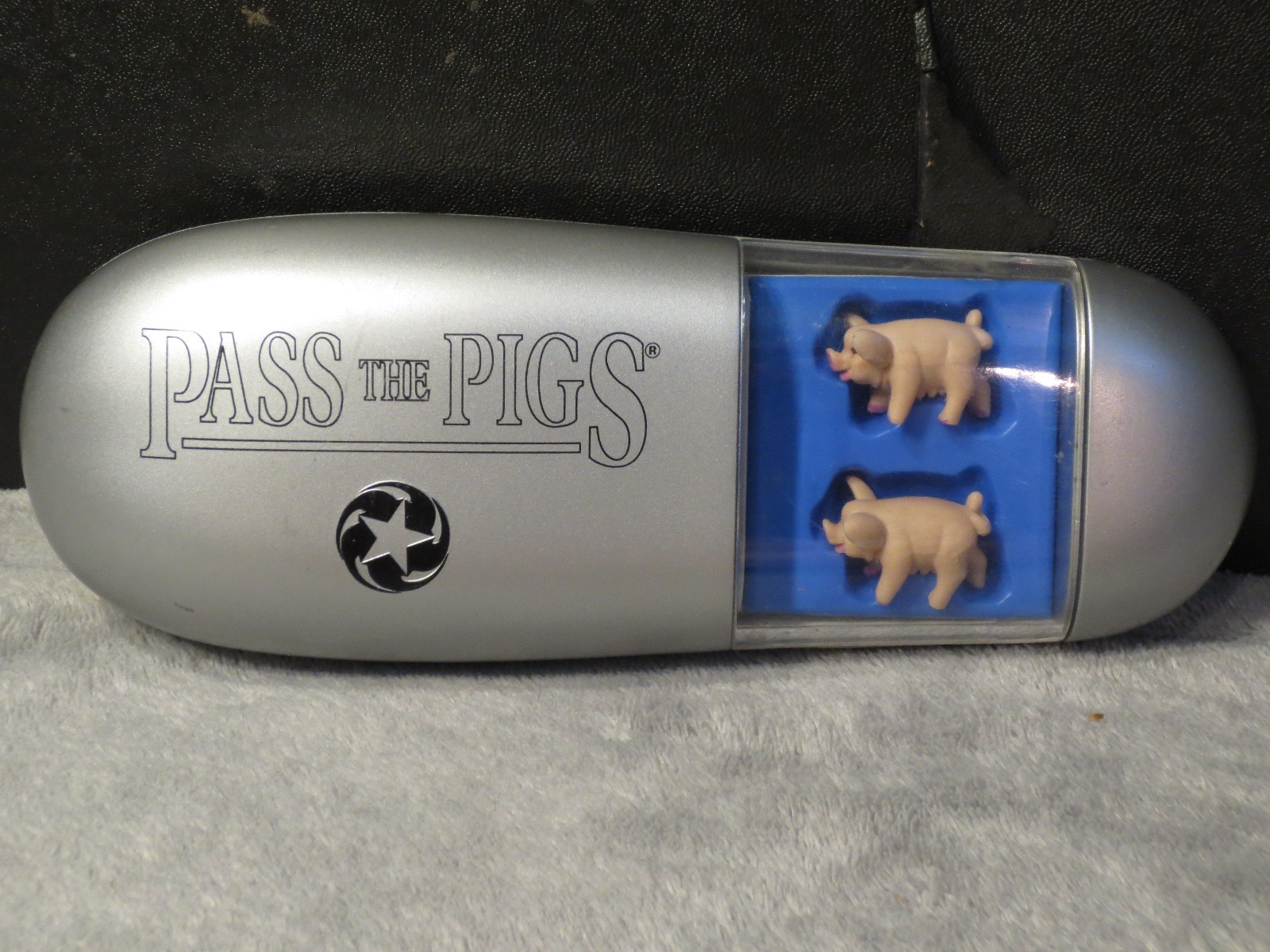Pass The Pigs Dice Game – Nice Condition