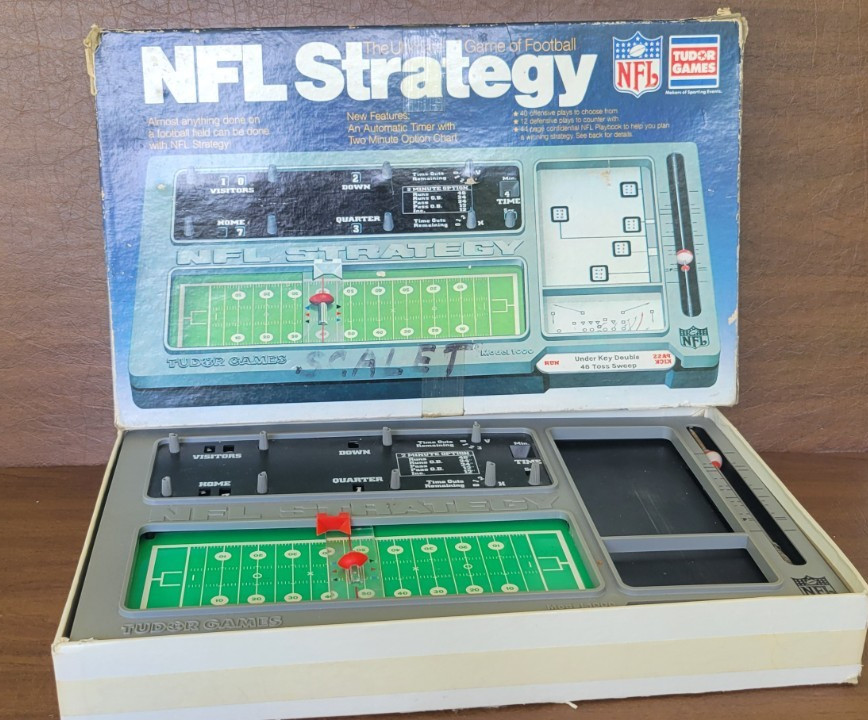 Vintage Tudor NFL Strategy Board Game Model 1000 READ Description