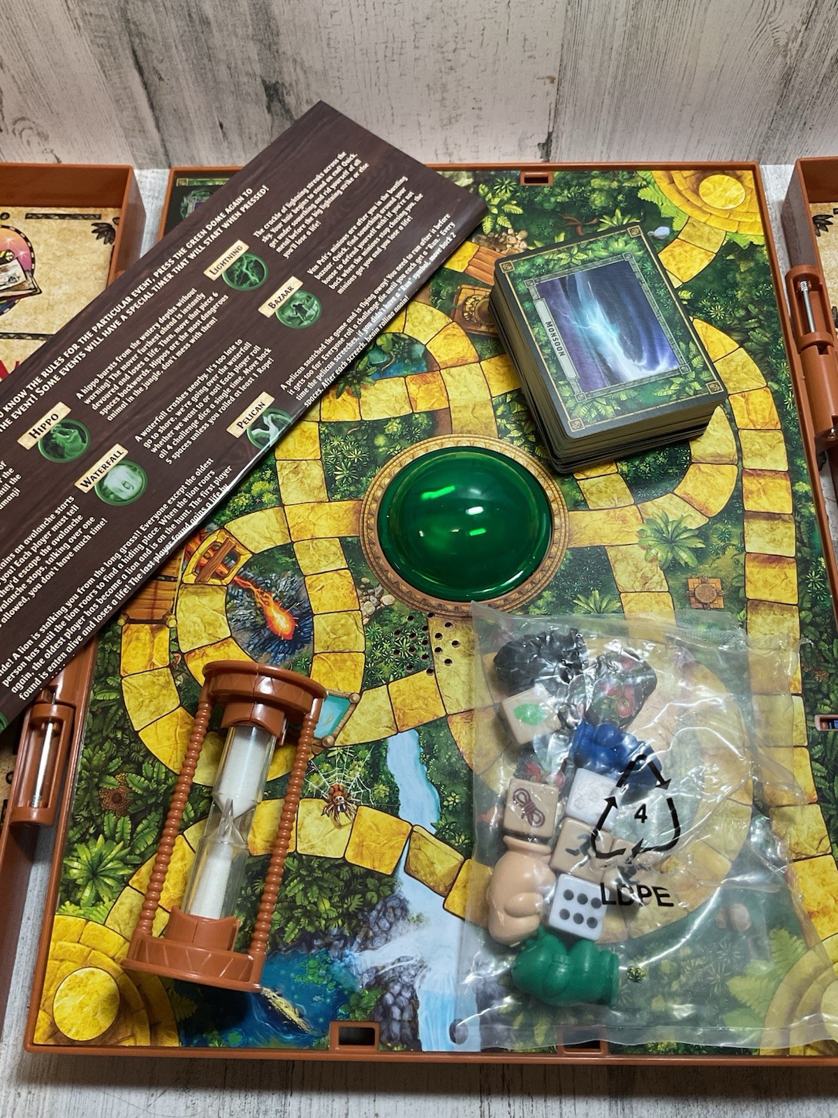 Jumanji Deluxe Electronic Adventure Board Game Lights & Sounds Spin Master
