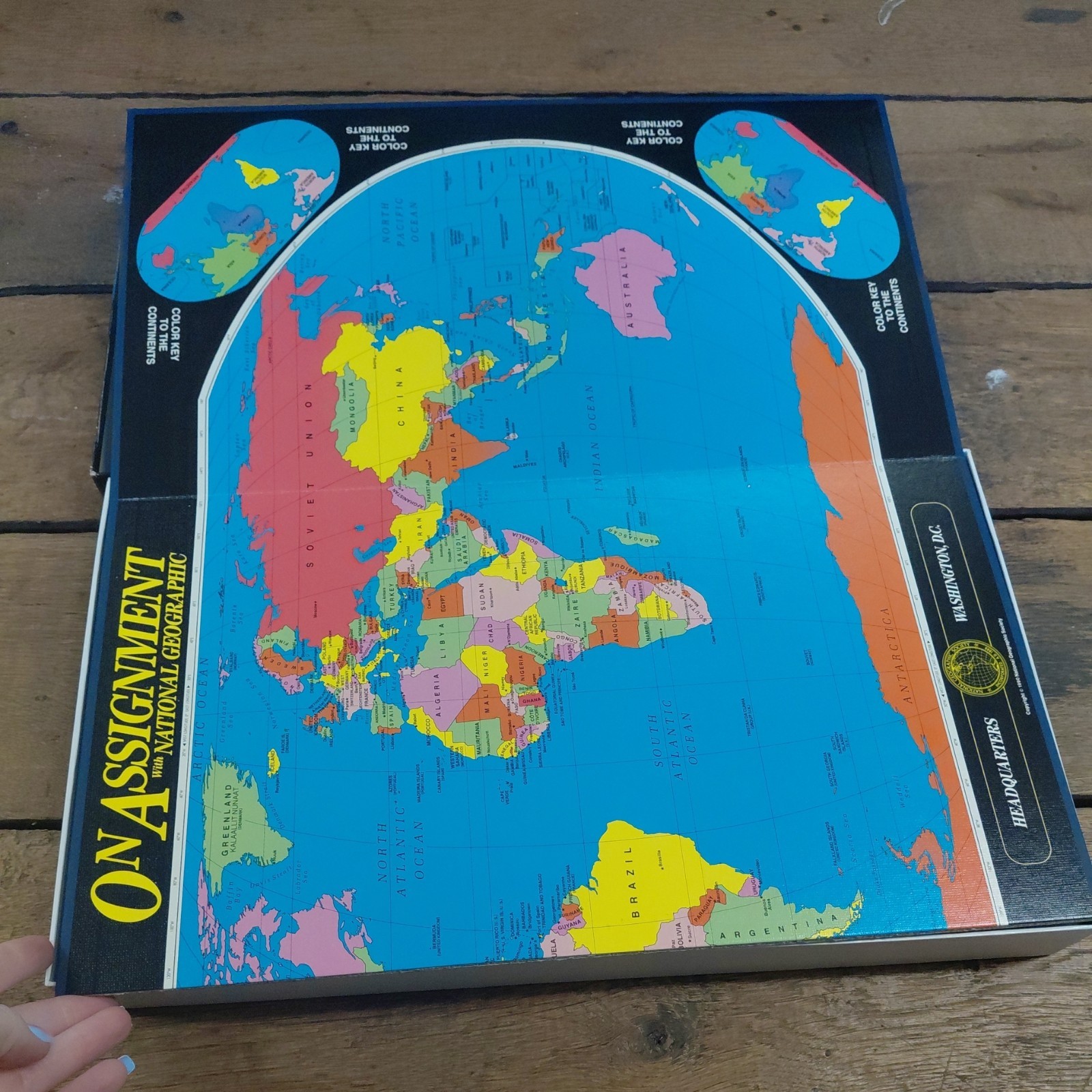 VINTAGE 1990 ON ASSIGNMENT WITH NATIONAL GEOGRAPHIC BOARD GAME! New w open box!