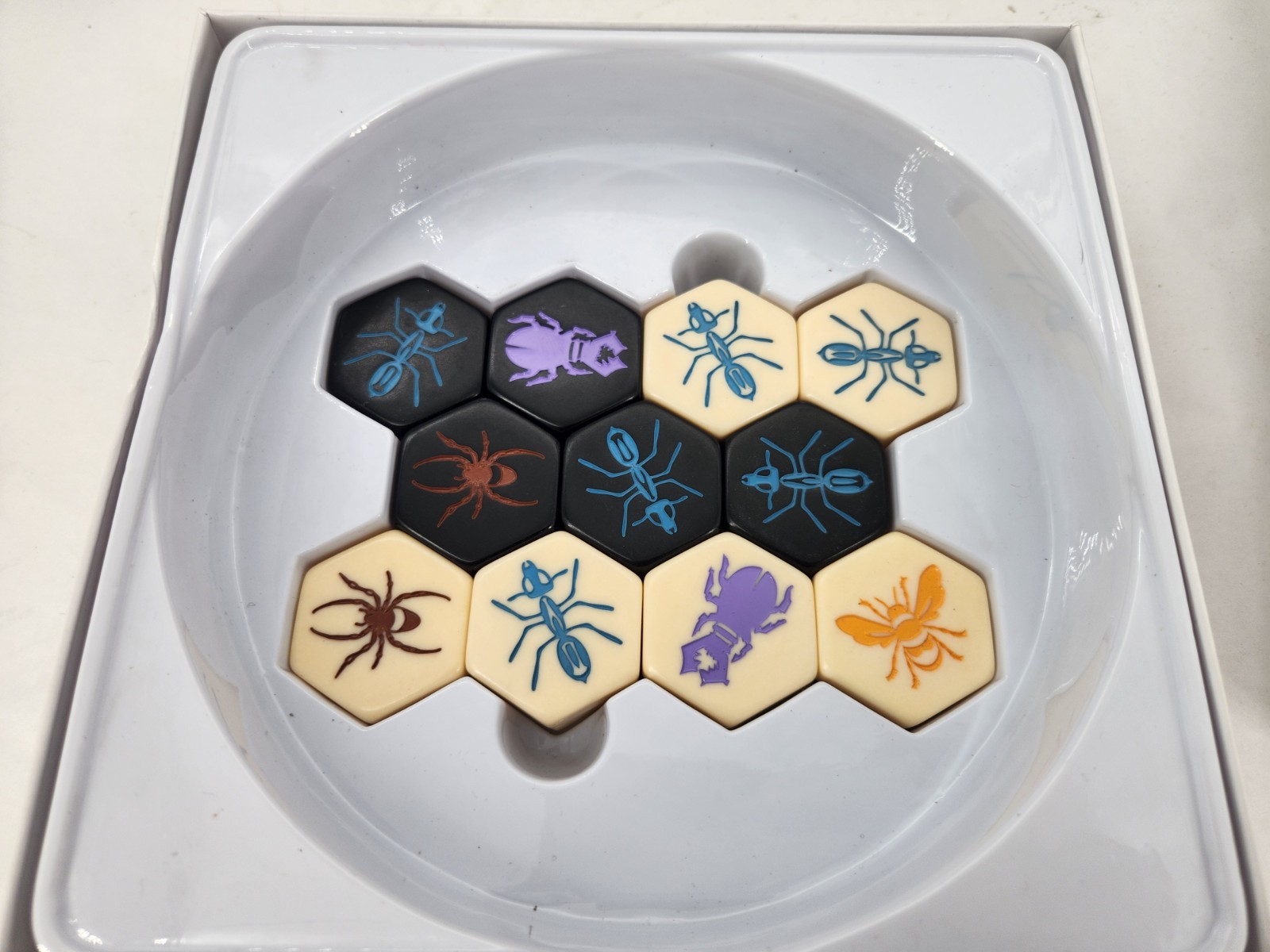 HIVE Tile Board Game COMPLETE John Yianni – Smart Zone Games