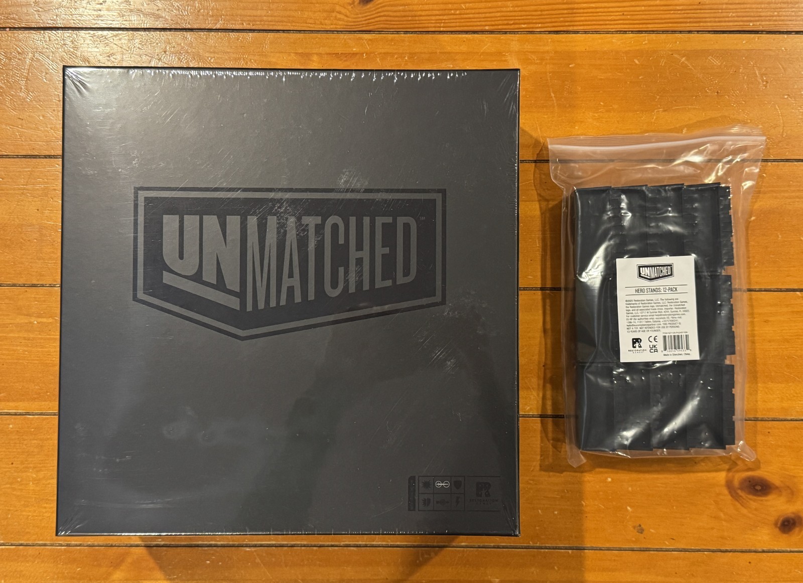 Unmatched Battle Box Storage System – Iconic design with 12 hero stands NEW