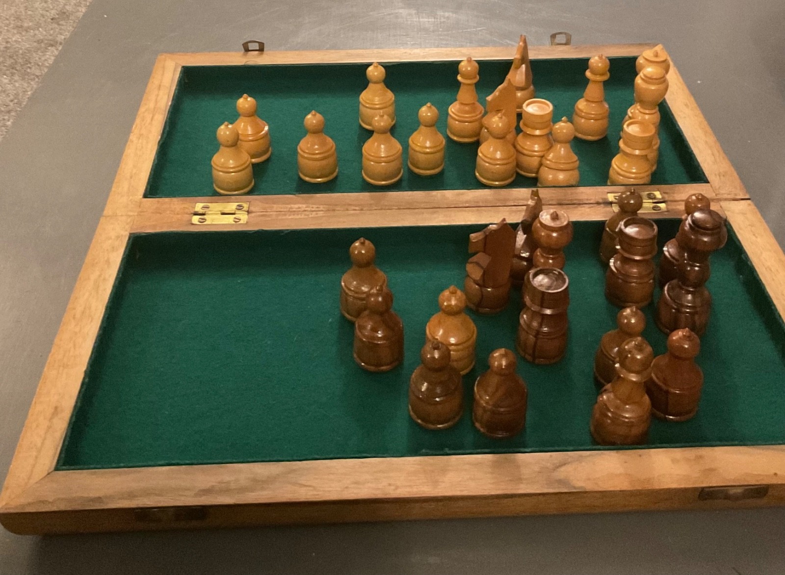Vintage Chess Game Set YUGOSLAVIA in TRAVEL CASE Wooden Pieces Felt Buttons
