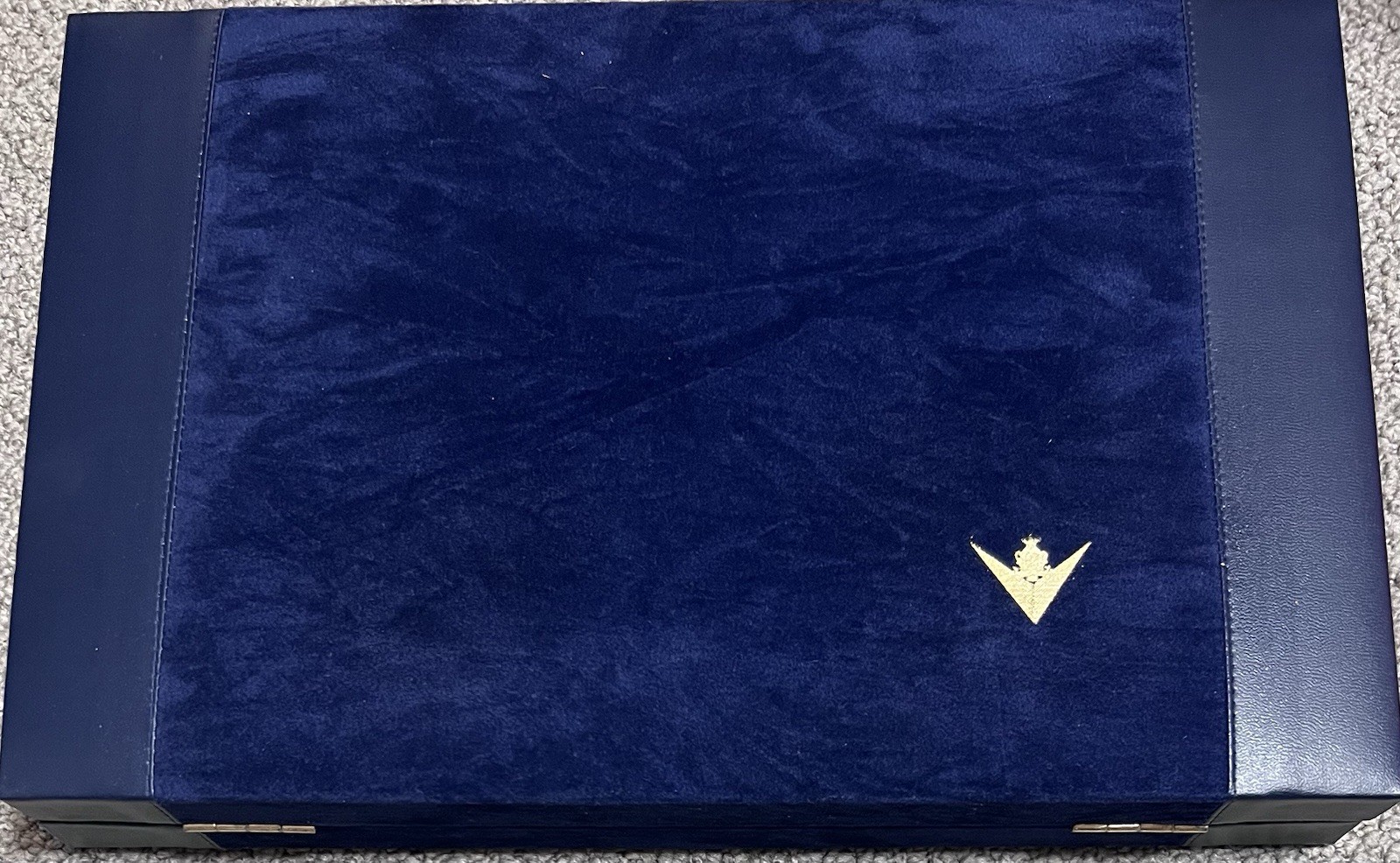 Deluxe Backgammon Board Game Set in 18″ Diagonal Attache Case – Rare BLUE Color!