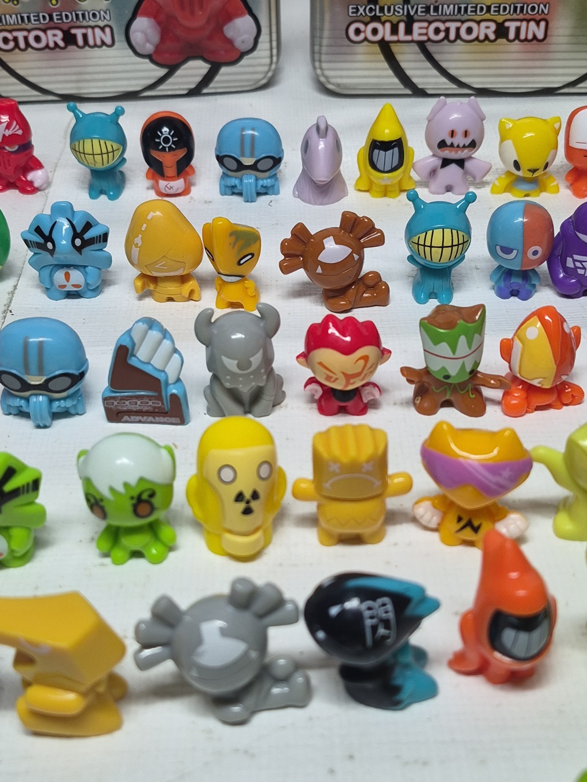2010 JONA Gogo’s Crazy Bones Exclusive Ltd Edition Collector Tins 78 Figurines