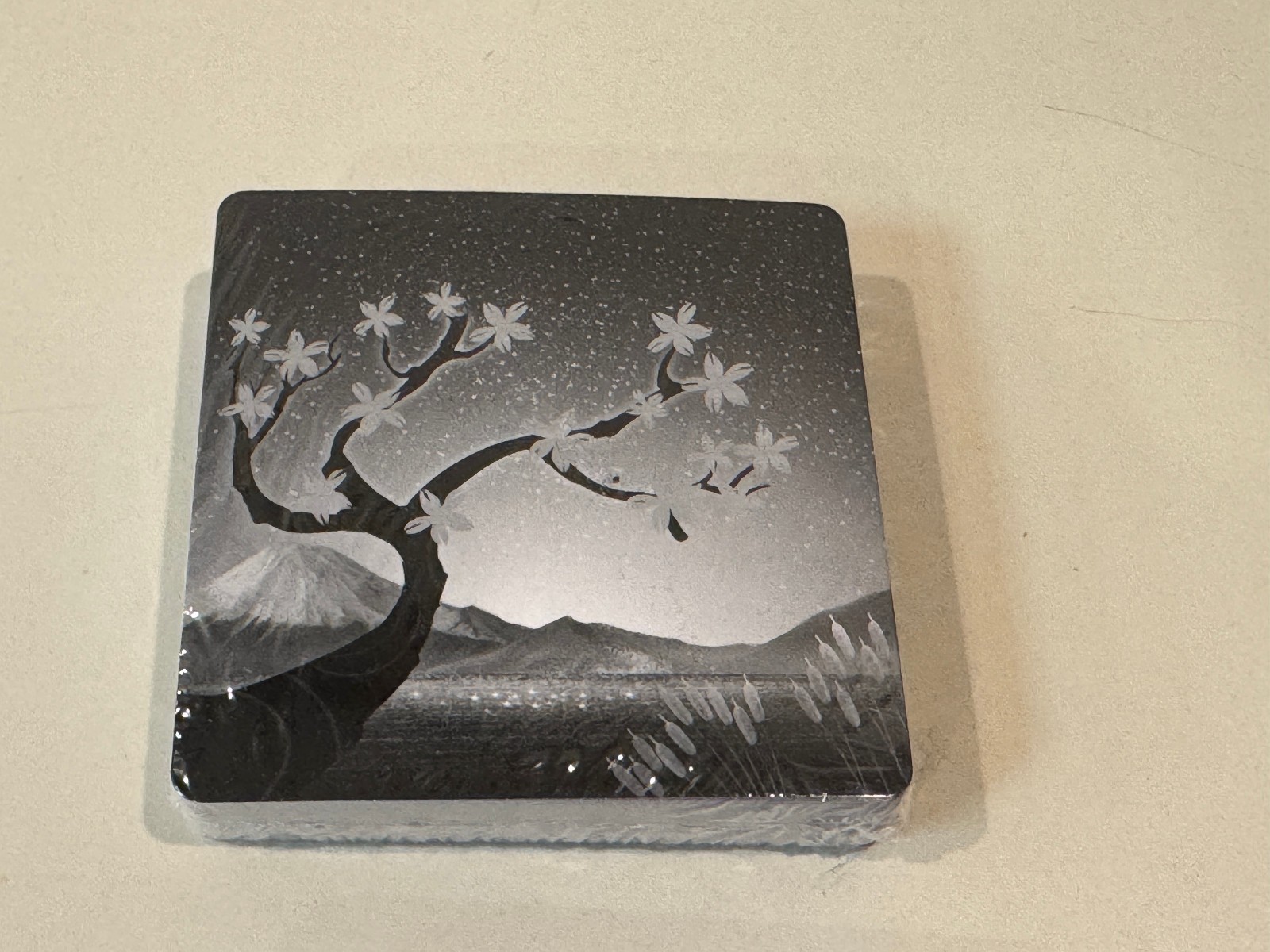 New – Hanabi card game, Korean edition, square cards in tin case 하나비