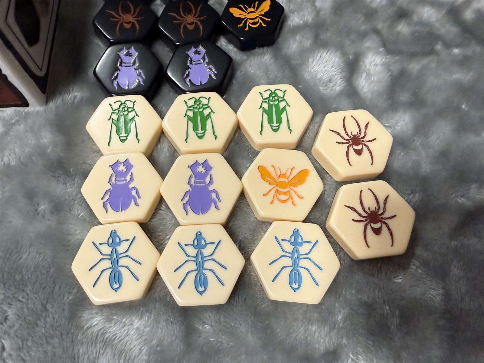 HIVE BOARD GAME BY JOHN YIANNI SMART ZONE GAMES – COMPLETE + TRAVEL BAG GEN42
