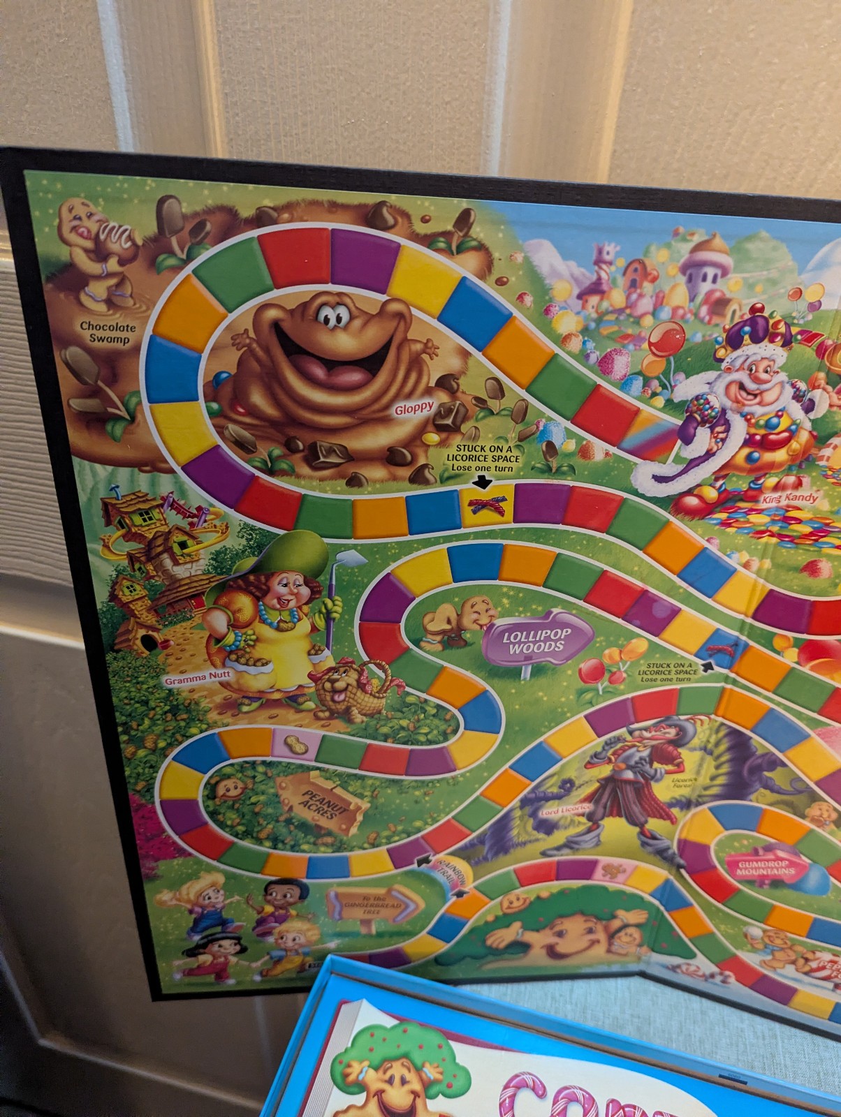 Complete 2005 Hasbro Milton Bradley Candy Land Board Game – 64 Cards & 4 Figures