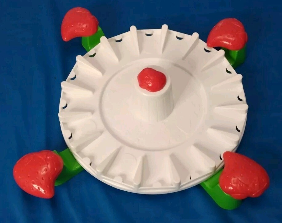 Vintage 1981 Strawberry Shortcake Berry Go Round Board Game – 99% Complete