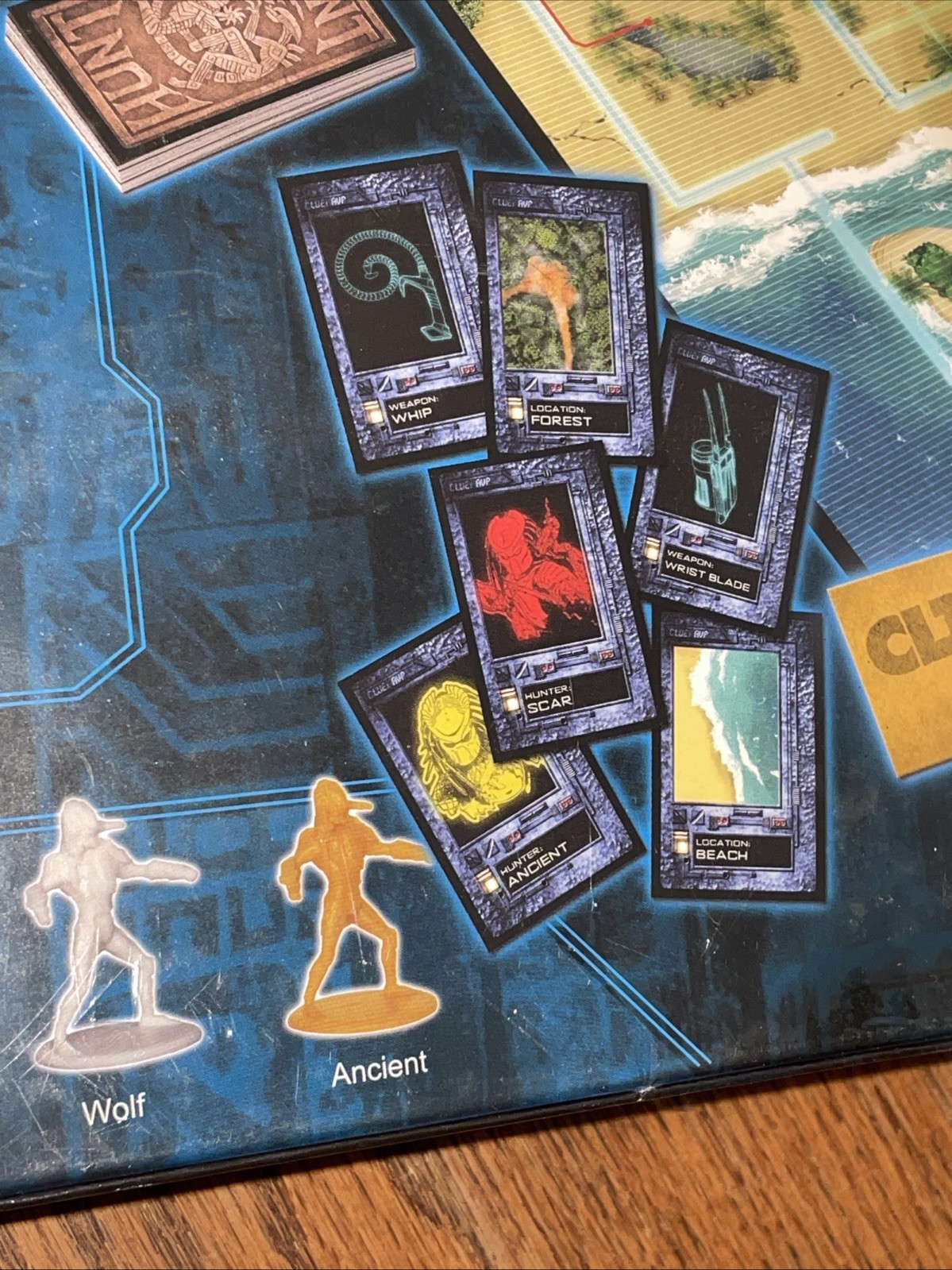 CLUE AVP ALIEN VS PREDATOR BOARD GAME SEALED* READ NEW Hasbro 2016