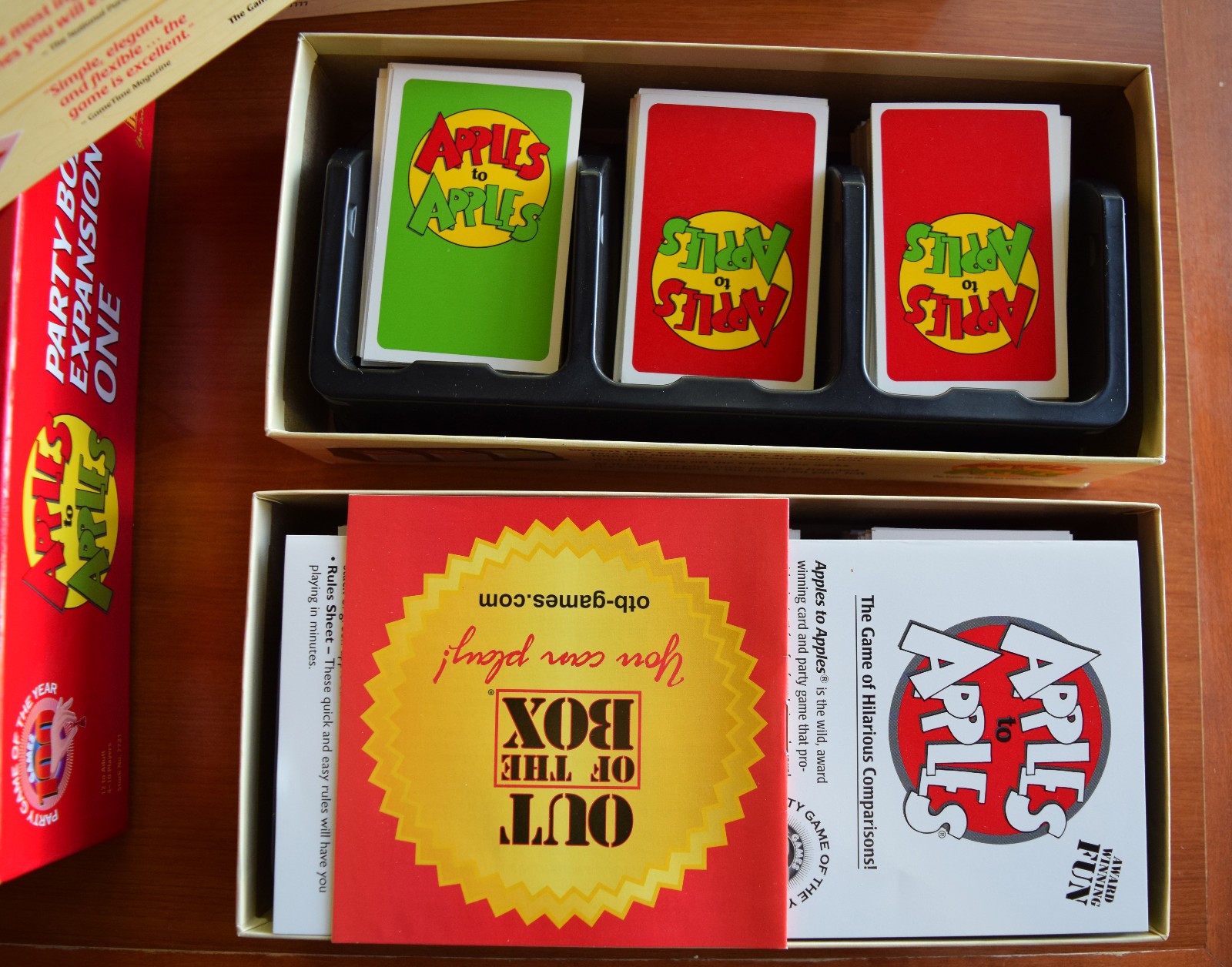 APPLES TO APPLES OUT OF THE BOX PUBLISHING CARD GAME LOT + PARTY BOX EXPANSION