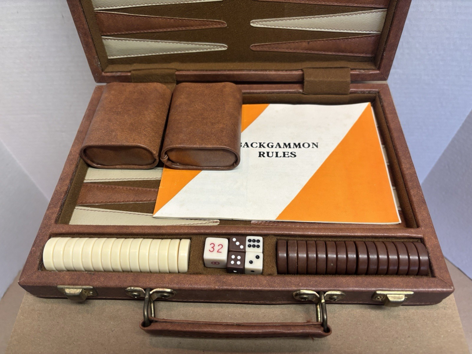 Vintage Backgammon Set in Leather Carrying Case, Unbranded – EUC