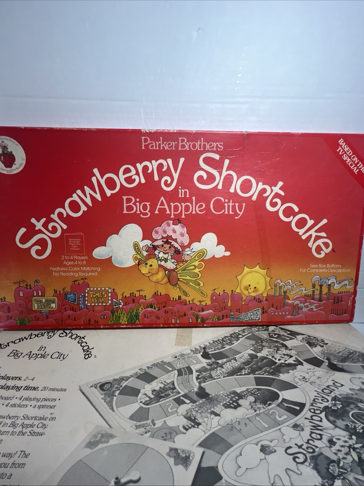 Vintage 1981 Parker Brothers Strawberry Shortcake in Big Apple City Board Game
