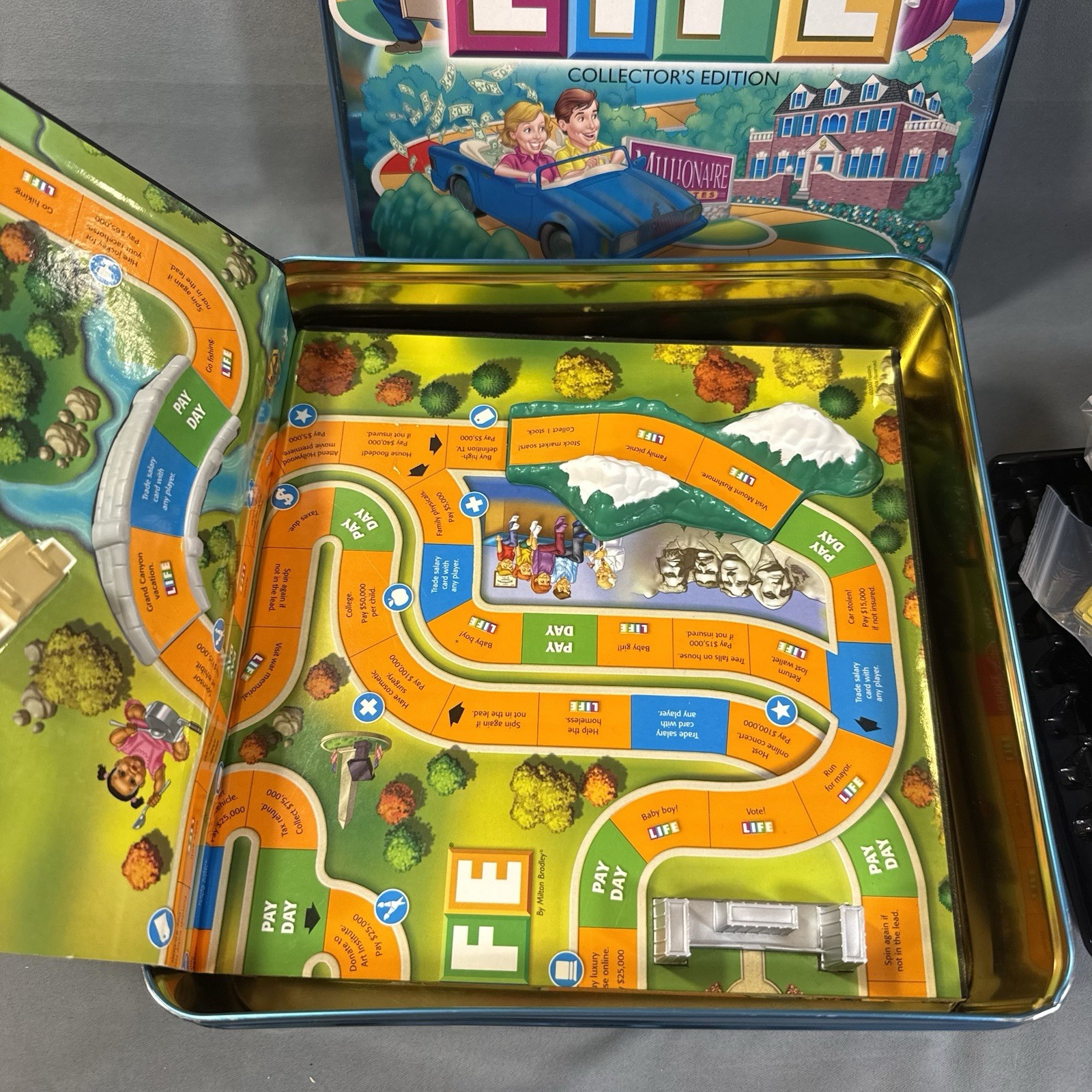 The Game of Life Collector’s Edition Tin. 100% COMPLETE MB Great Condition.